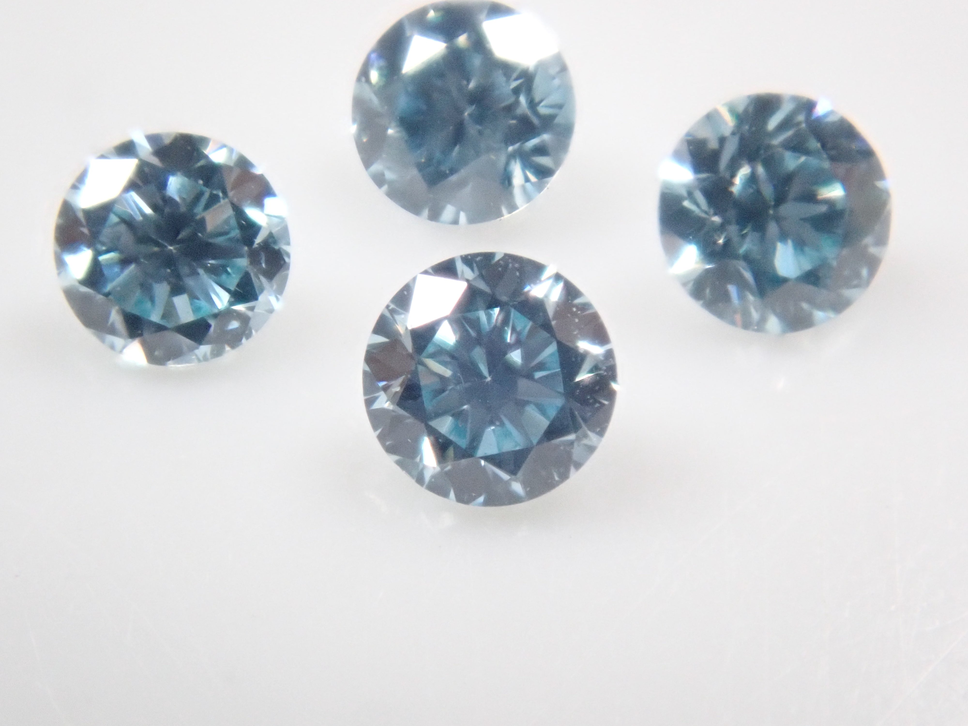 【11/29 22時販売】《限定20石》通常13万円のFANCY INTENSEのピンクダイヤモンド0.086ctを含むダイヤガチャ💎VSクラス相当のアイスブルーダイヤモンドな《複数購入割引有》