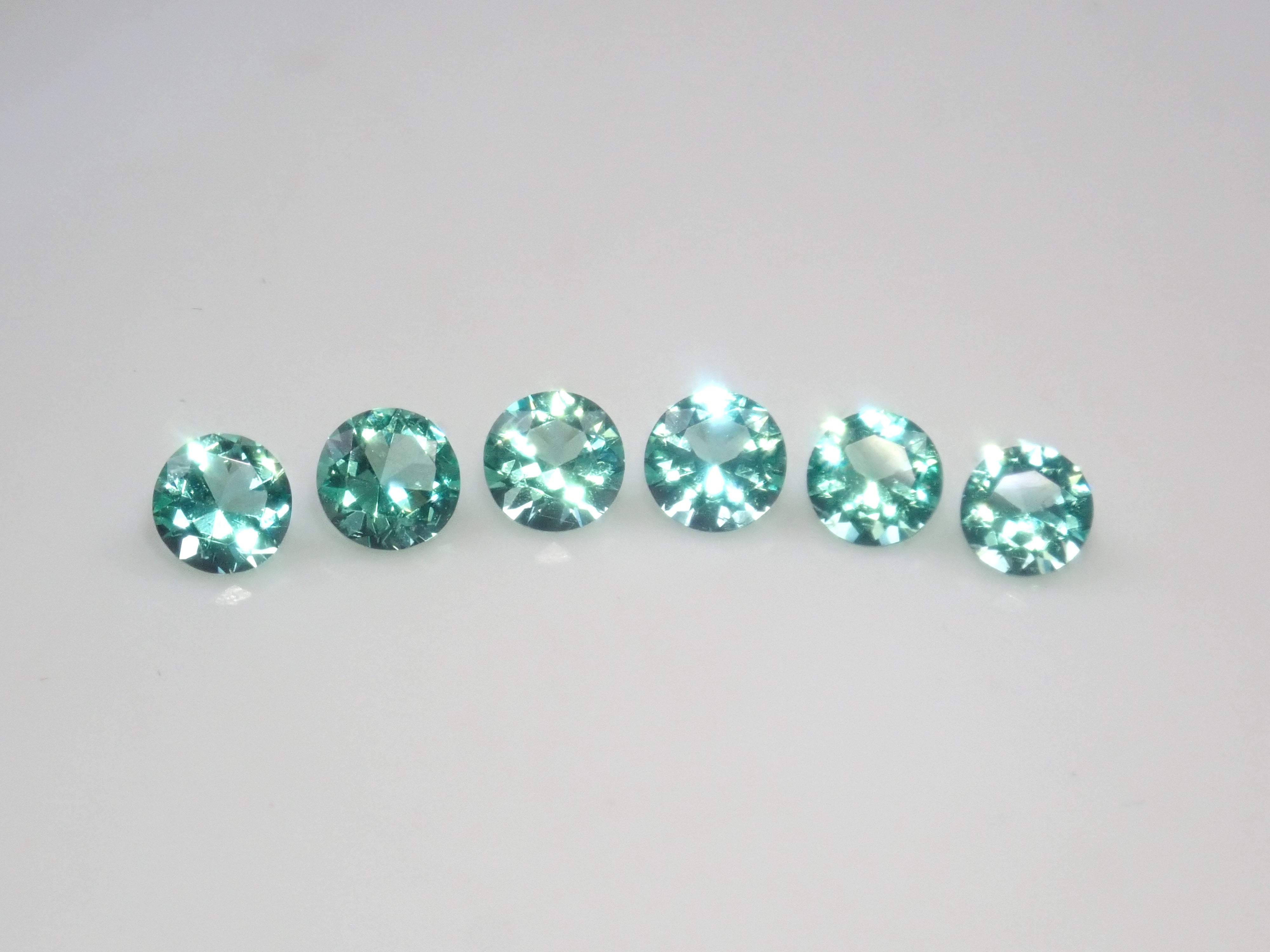 【10/13 22時販売】《限定6石》ロシア産ノンオイルエメラルド1石ルース(3.2ｍｍ,ラウンドカット)《複数購入割引有》