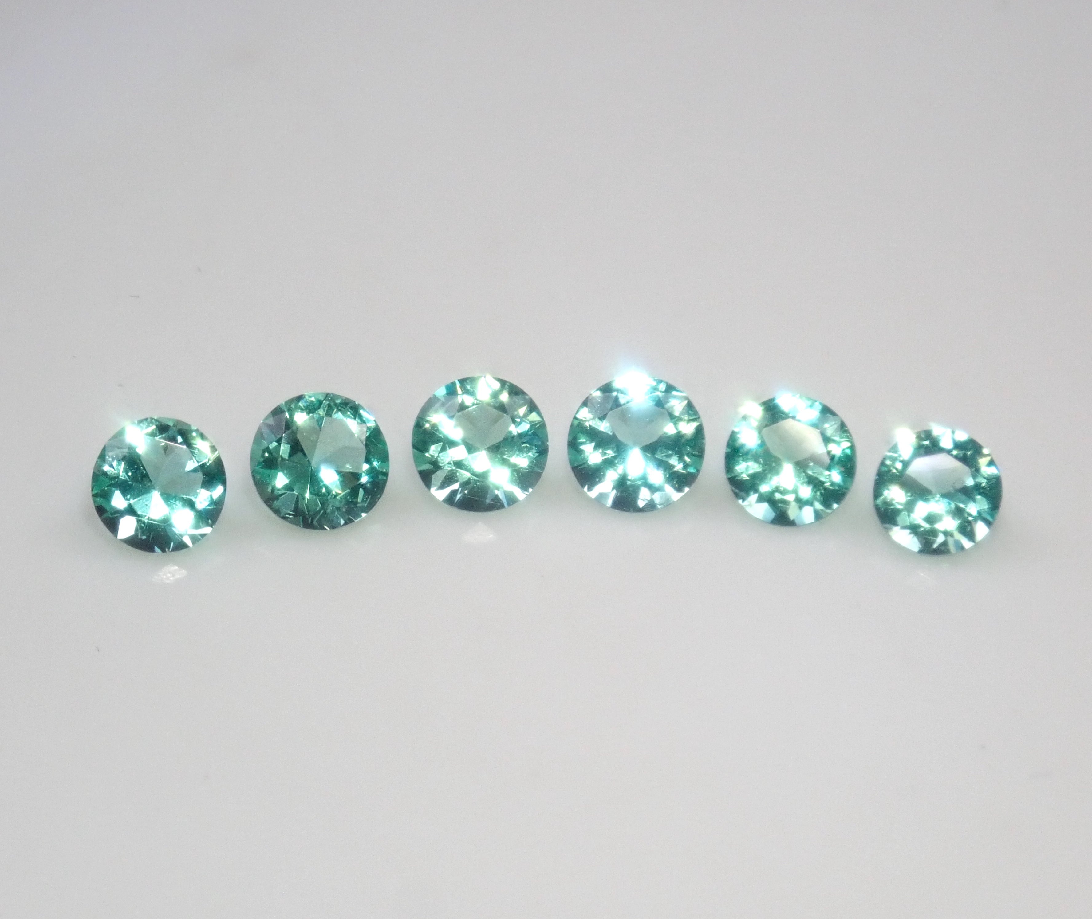 【10/13 22時販売】《限定6石》ロシア産ノンオイルエメラルド1石ルース(3.2ｍｍ,ラウンドカット)《複数購入割引有》