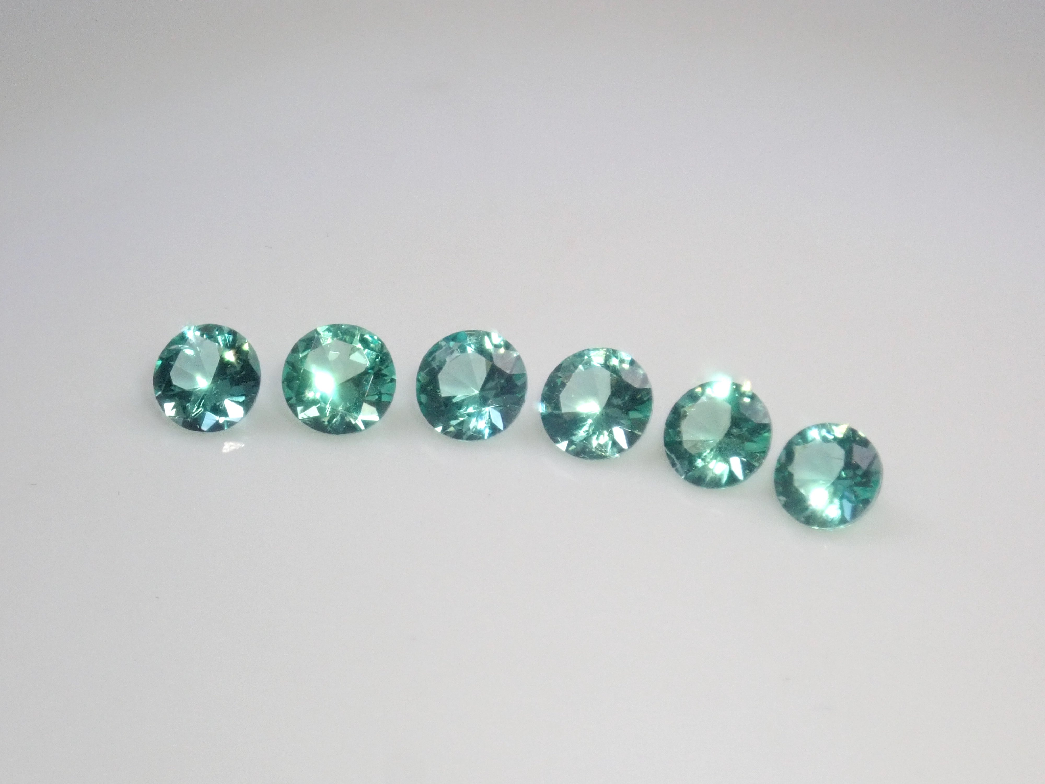 【10/13 22時販売】《限定6石》ロシア産ノンオイルエメラルド1石ルース(3.2ｍｍ,ラウンドカット)《複数購入割引有》