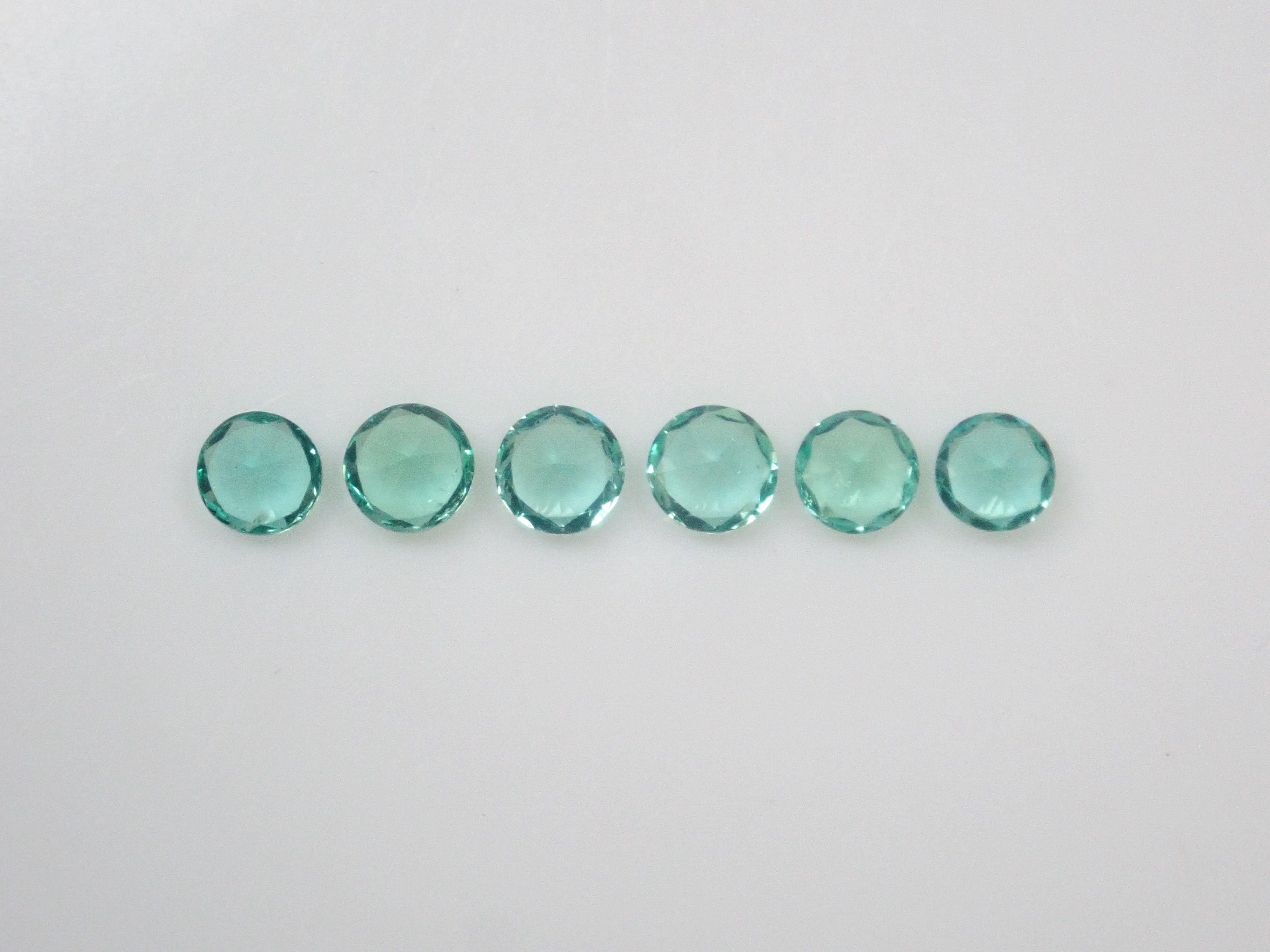 【10/13 22時販売】《限定6石》ロシア産ノンオイルエメラルド1石ルース(3.2ｍｍ,ラウンドカット)《複数購入割引有》