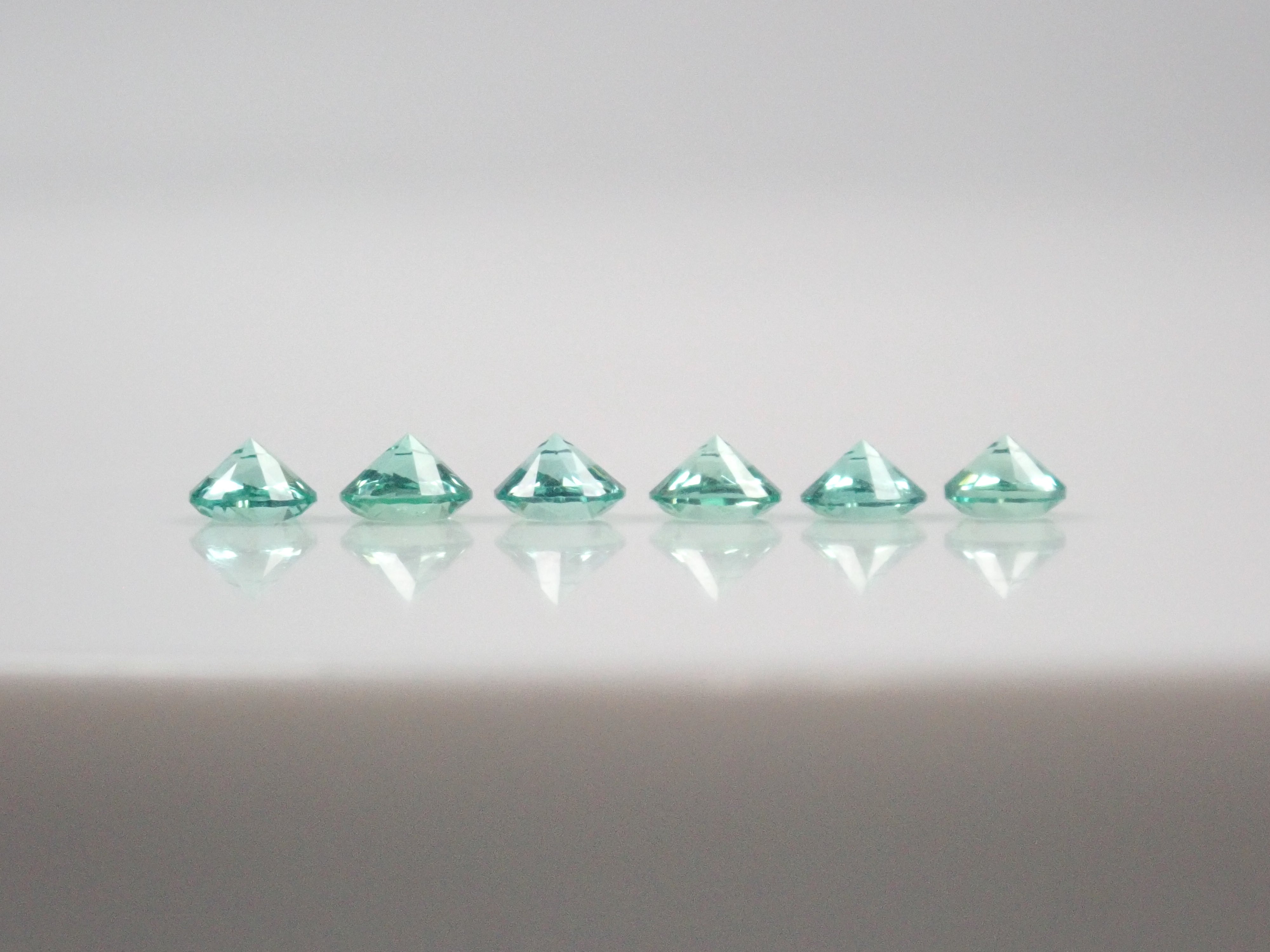 【10/13 22時販売】《限定6石》ロシア産ノンオイルエメラルド1石ルース(3.2ｍｍ,ラウンドカット)《複数購入割引有》