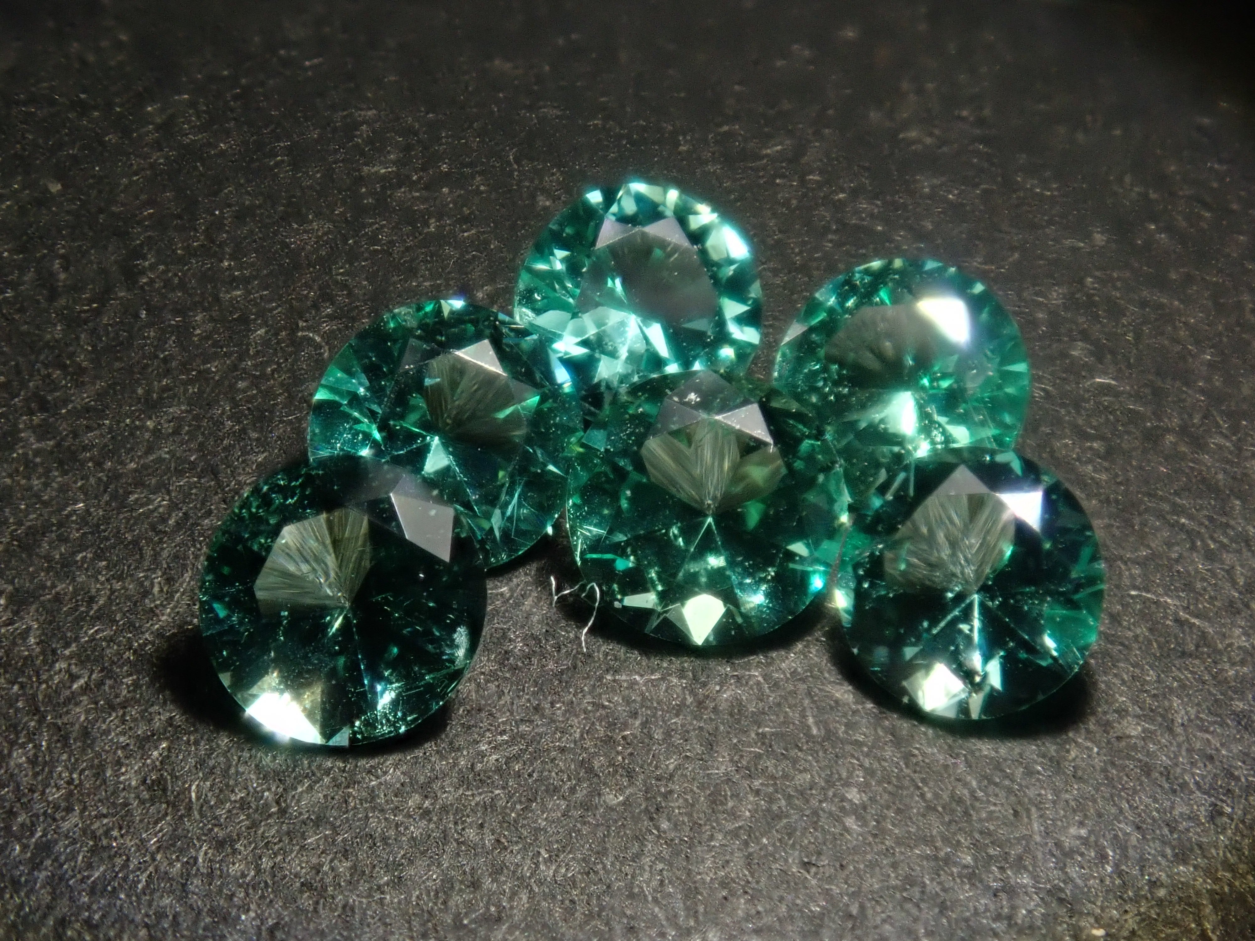 【10/13 22時販売】《限定6石》ロシア産ノンオイルエメラルド1石ルース(3.2ｍｍ,ラウンドカット)《複数購入割引有》