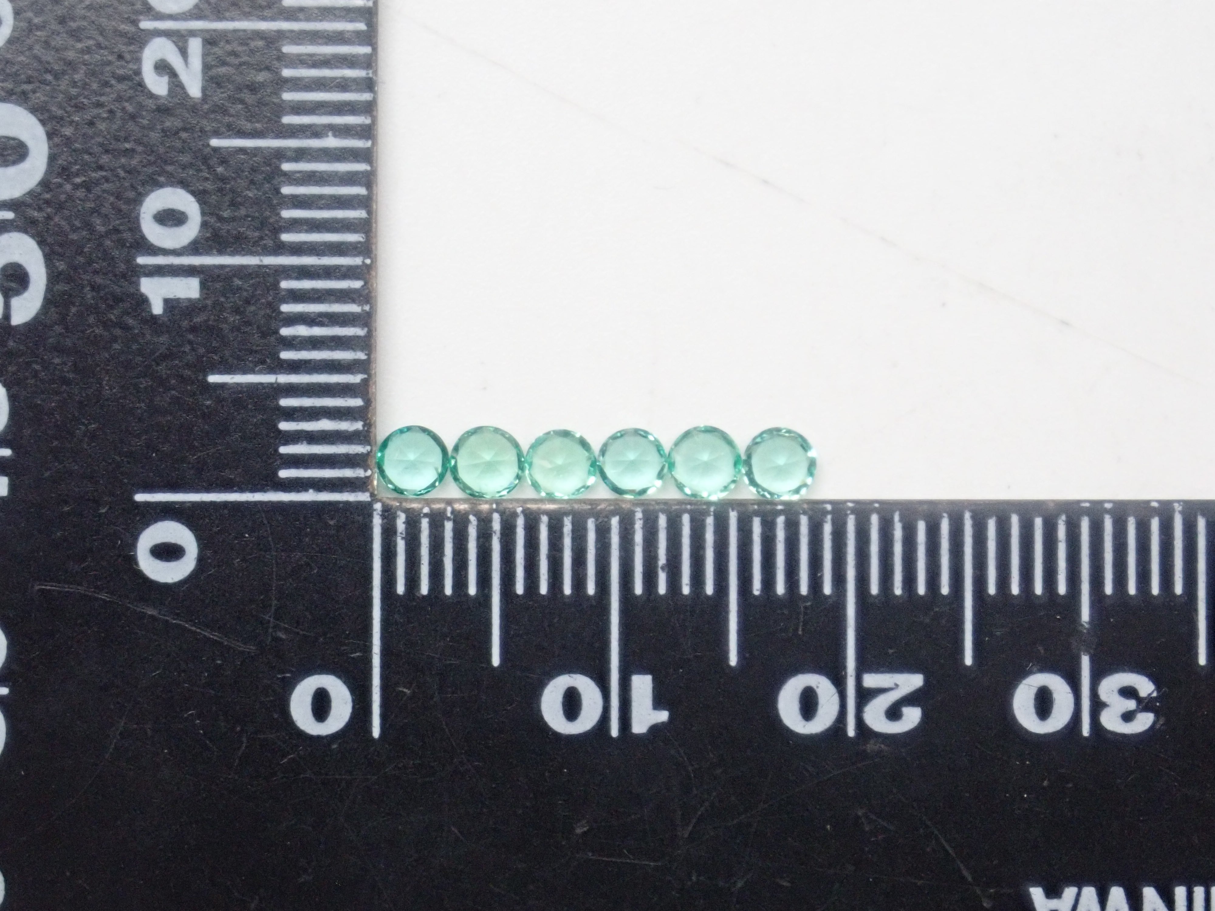 【10/13 22時販売】《限定6石》ロシア産ノンオイルエメラルド1石ルース(3.2ｍｍ,ラウンドカット)《複数購入割引有》