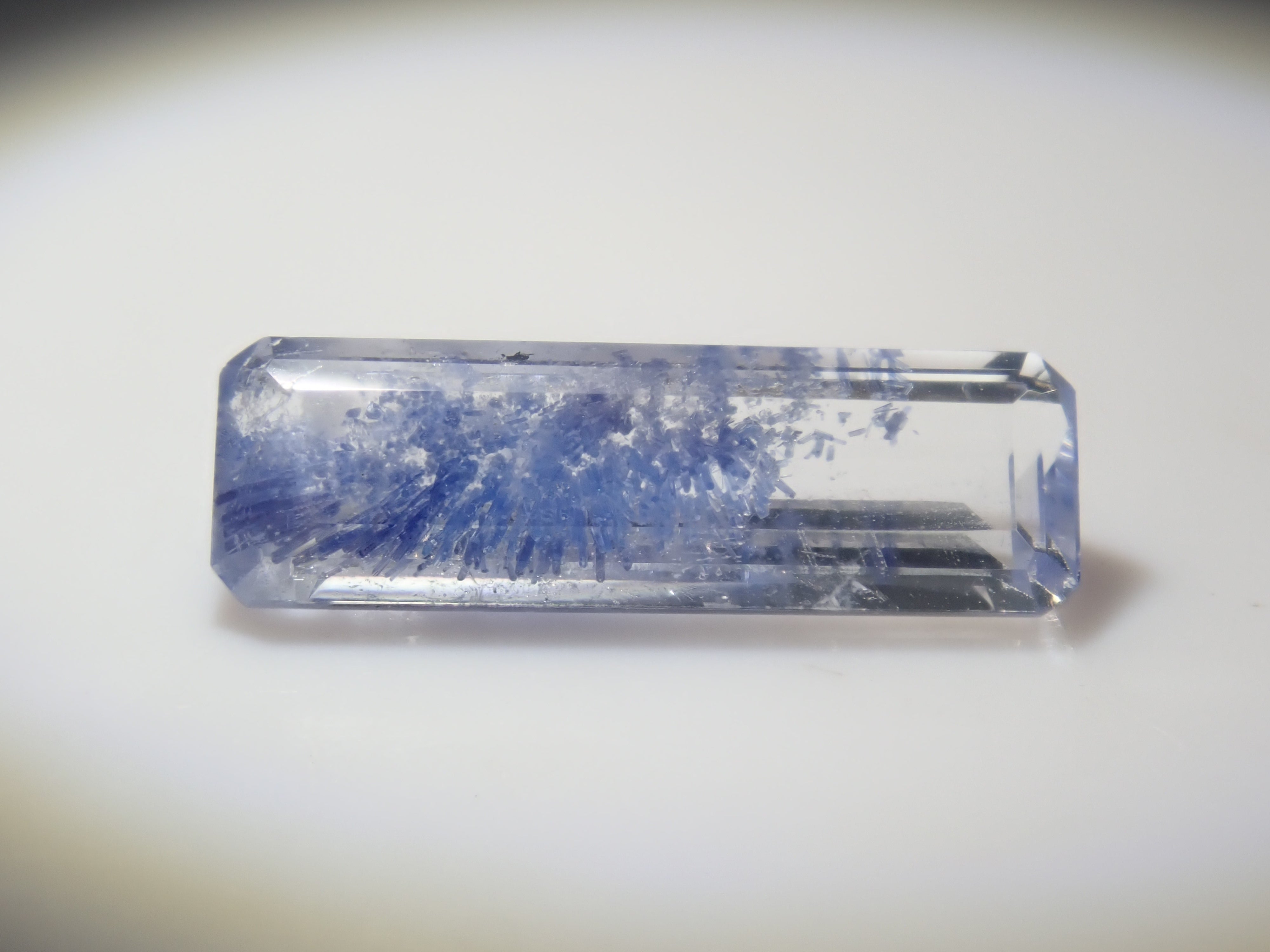 【3/15 22時販売】《ツーソン新着・限定11石》ファセットカットのブラジル産デュモルチェライトインクォーツ《複数購入割引有》