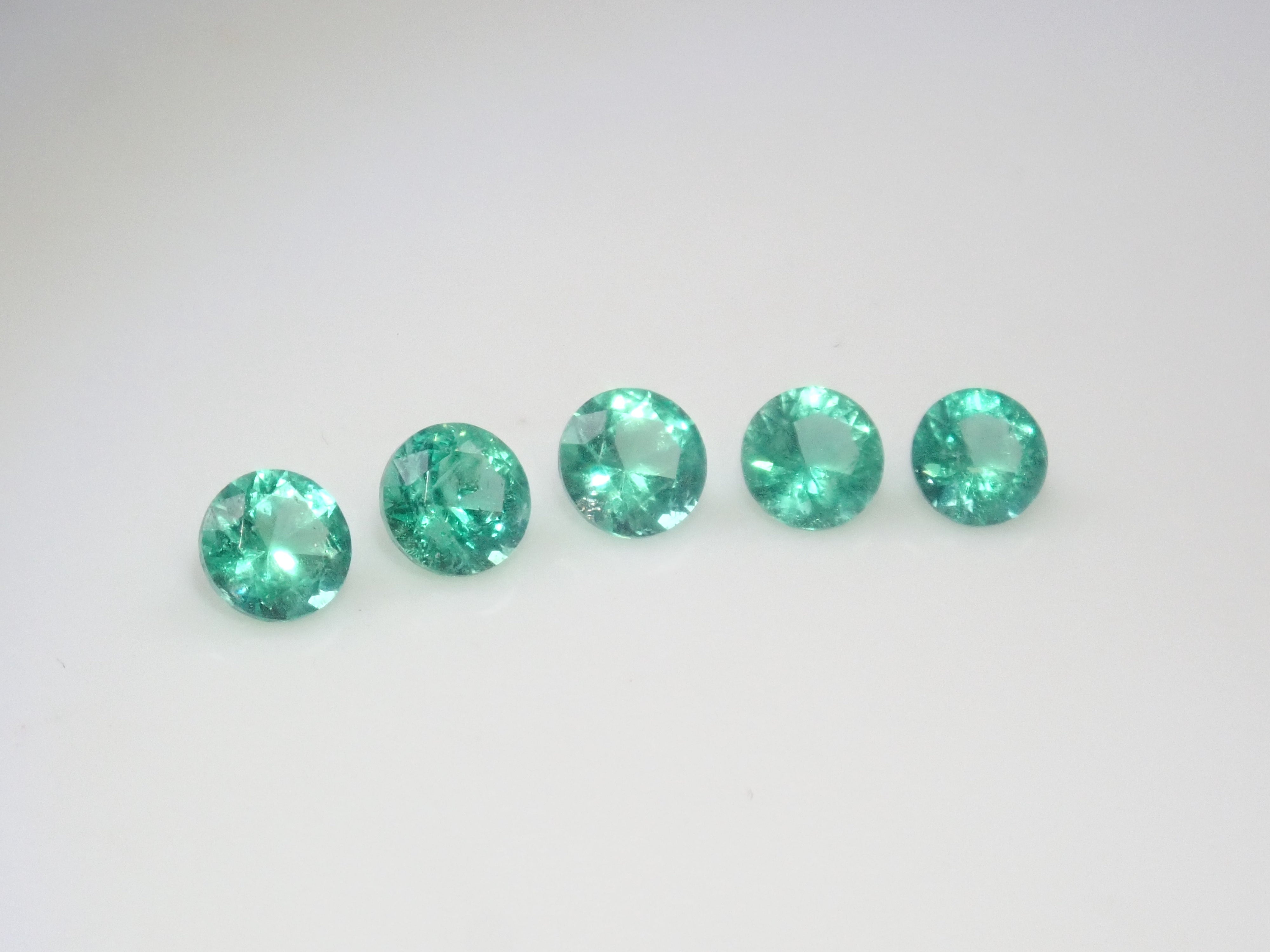 【10/13 22時販売】《限定5石》ロシア産ノンオイルエメラルド1石ルース(2.8ｍｍ,ラウンドカット)《複数購入割引有》