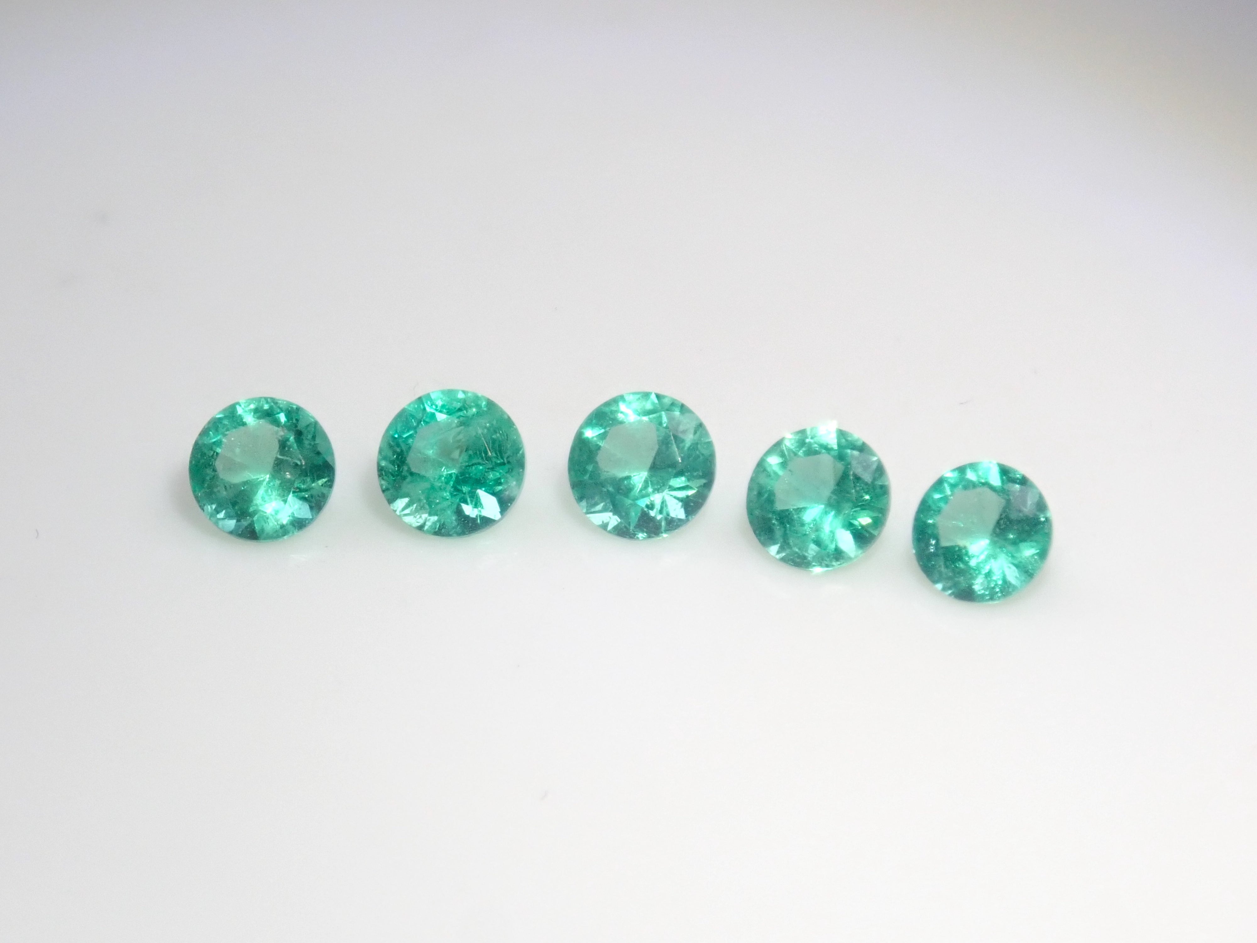 【10/13 22時販売】《限定5石》ロシア産ノンオイルエメラルド1石ルース(2.8ｍｍ,ラウンドカット)《複数購入割引有》