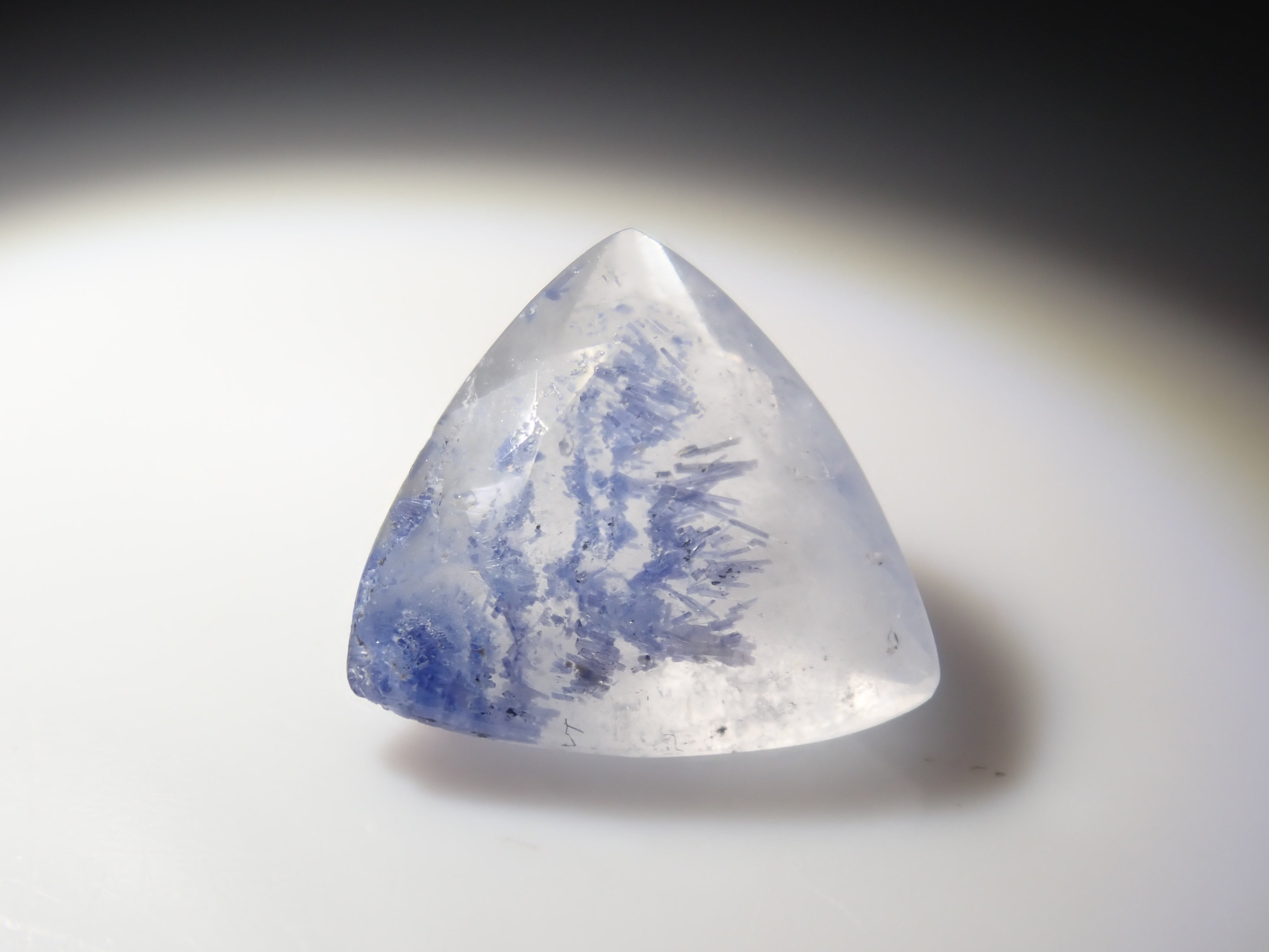 【3/15 22時販売】《ツーソン新着・限定11石》ファセットカットのブラジル産デュモルチェライトインクォーツ《複数購入割引有》