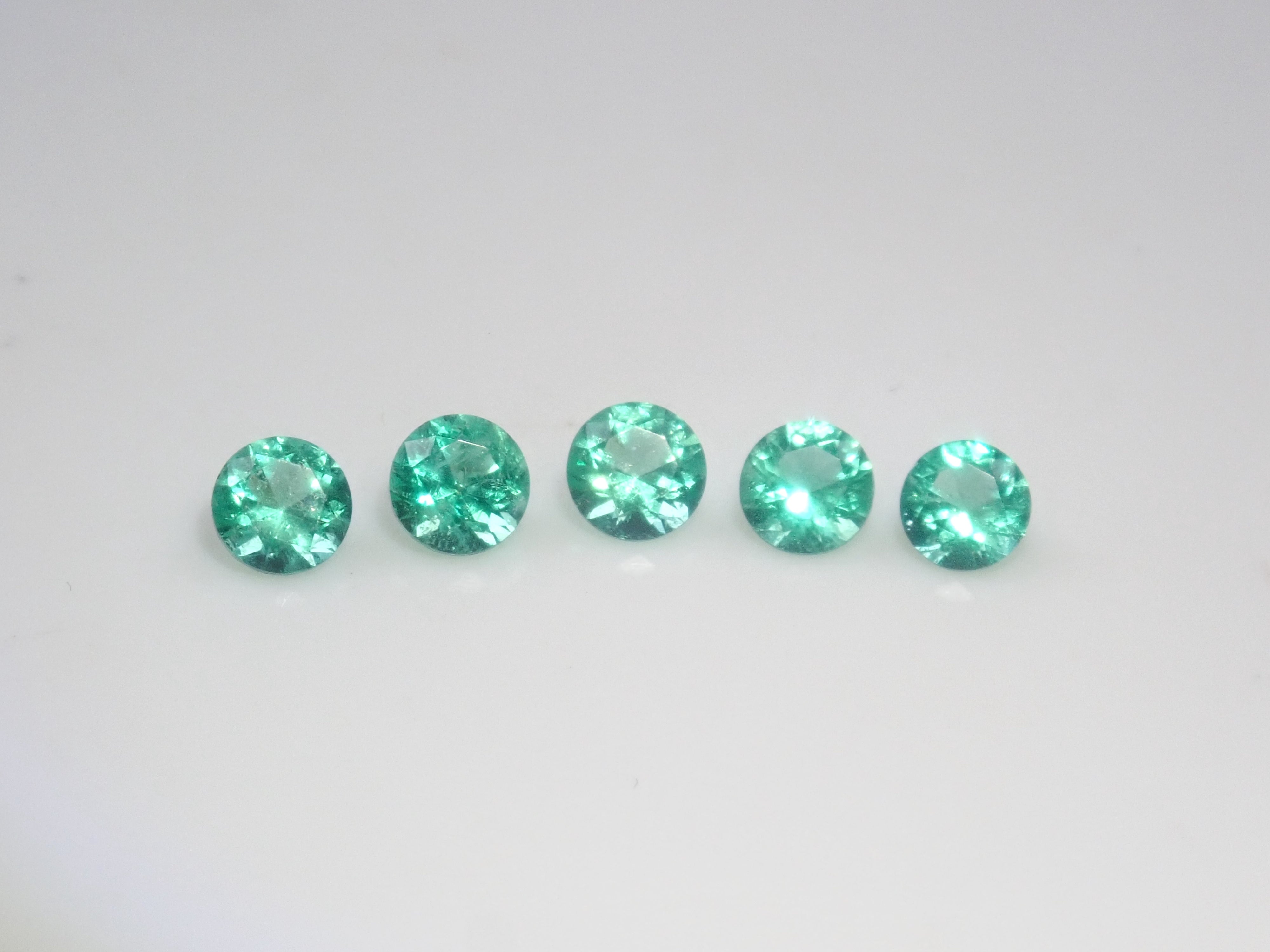 【10/13 22時販売】《限定5石》ロシア産ノンオイルエメラルド1石ルース(2.8ｍｍ,ラウンドカット)《複数購入割引有》