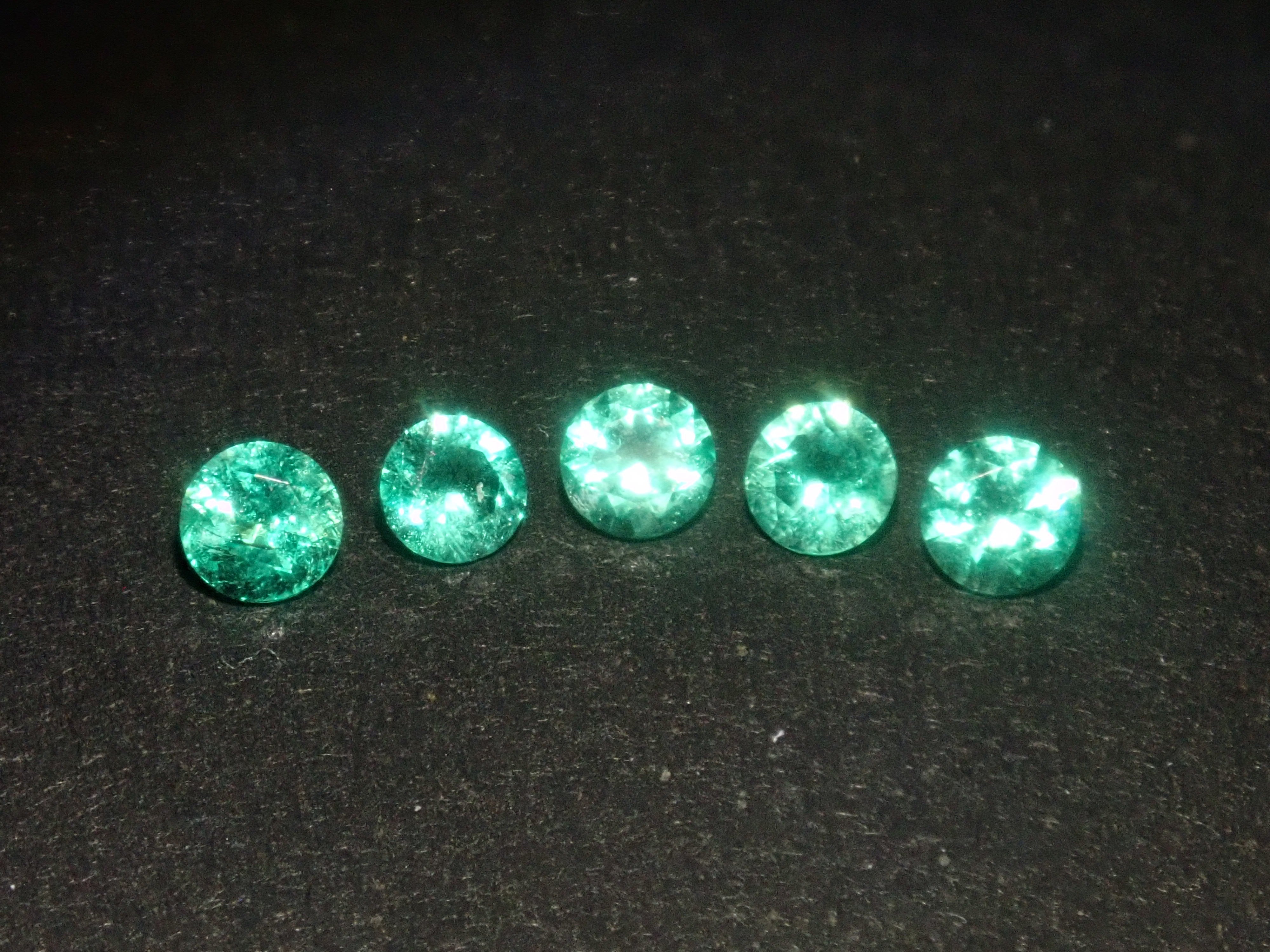 【10/13 22時販売】《限定5石》ロシア産ノンオイルエメラルド1石ルース(2.8ｍｍ,ラウンドカット)《複数購入割引有》