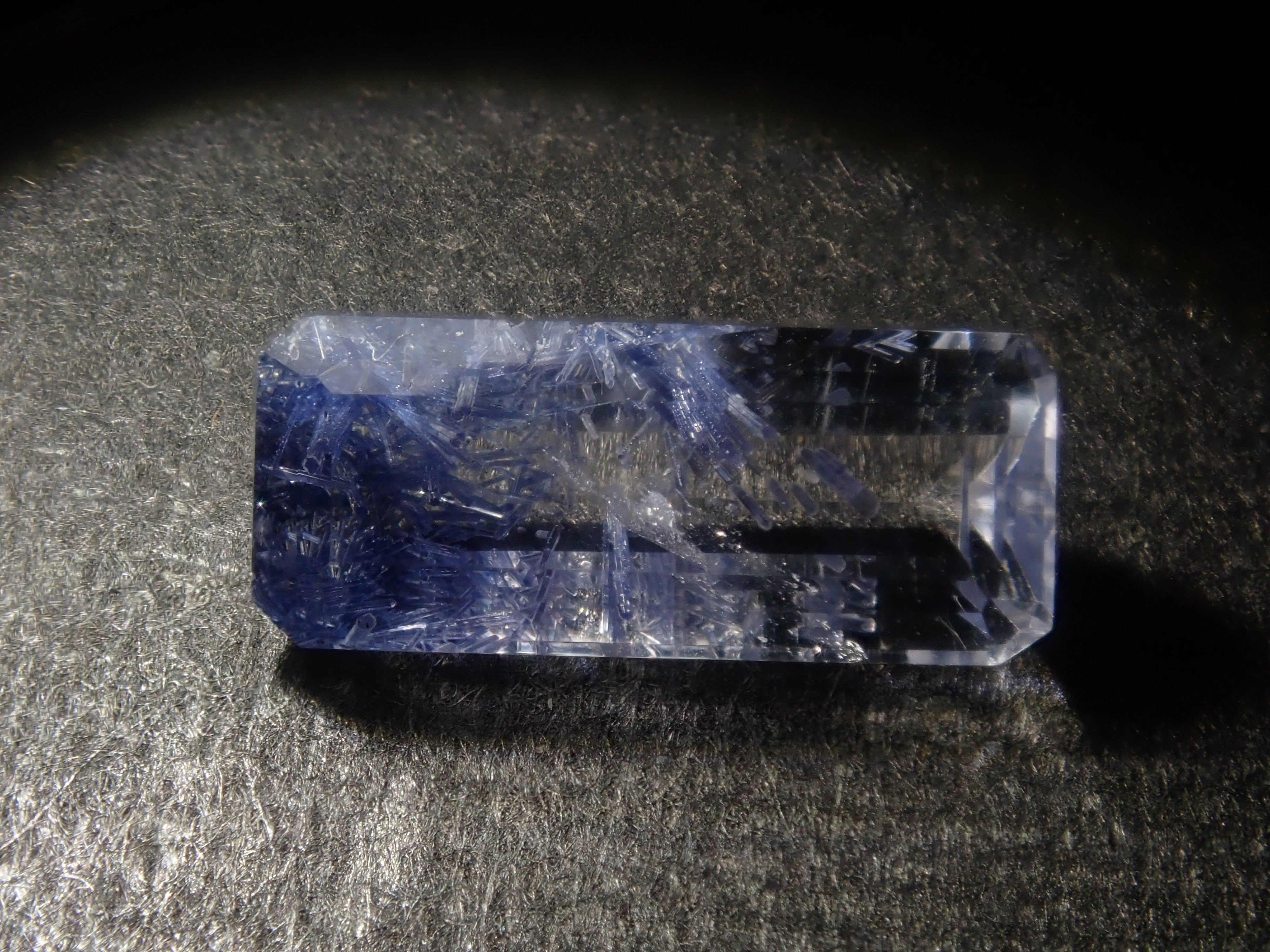 【3/15 22時販売】《ツーソン新着・限定11石》ファセットカットのブラジル産デュモルチェライトインクォーツ《複数購入割引有》