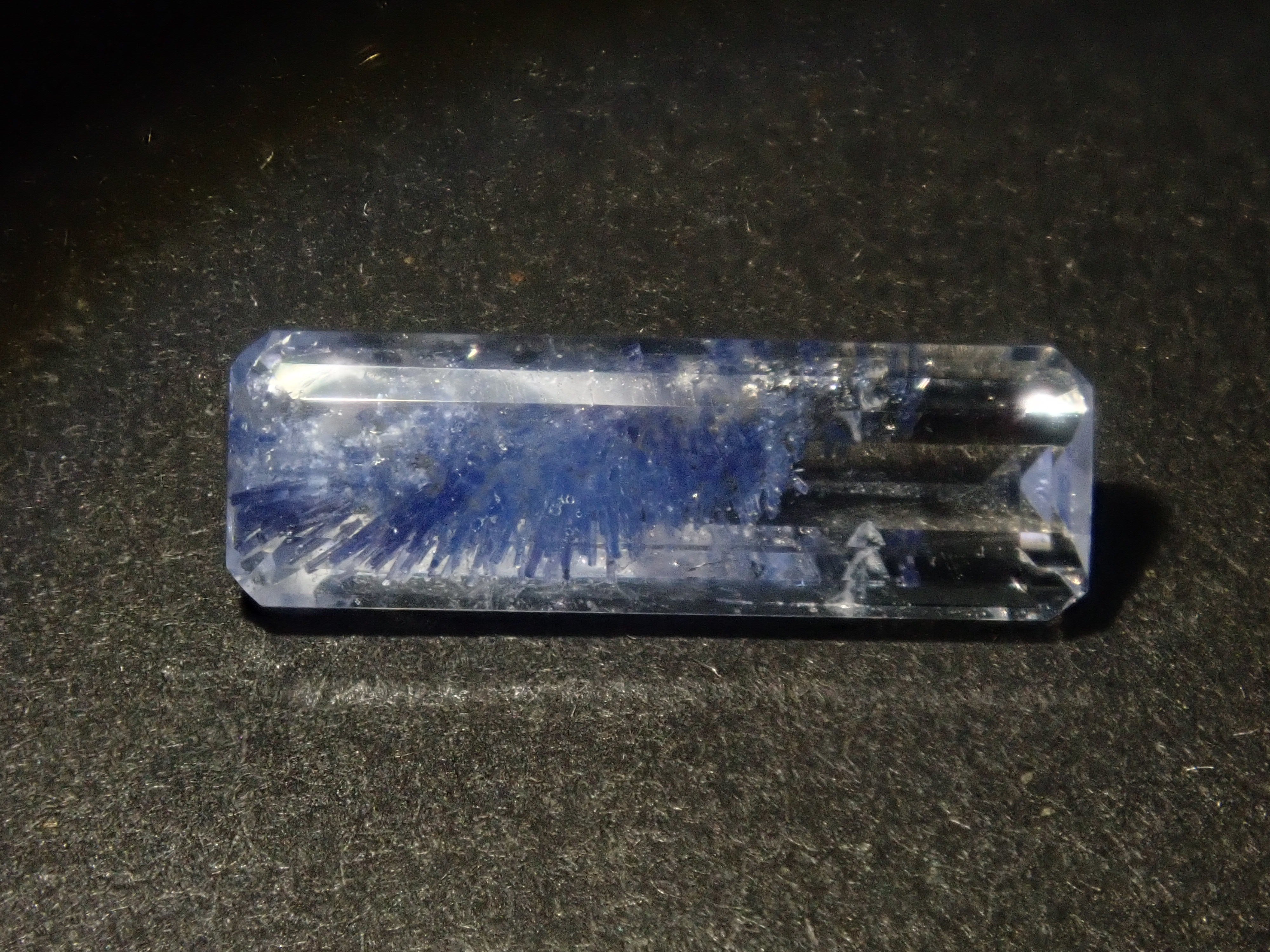 【3/15 22時販売】《ツーソン新着・限定11石》ファセットカットのブラジル産デュモルチェライトインクォーツ《複数購入割引有》