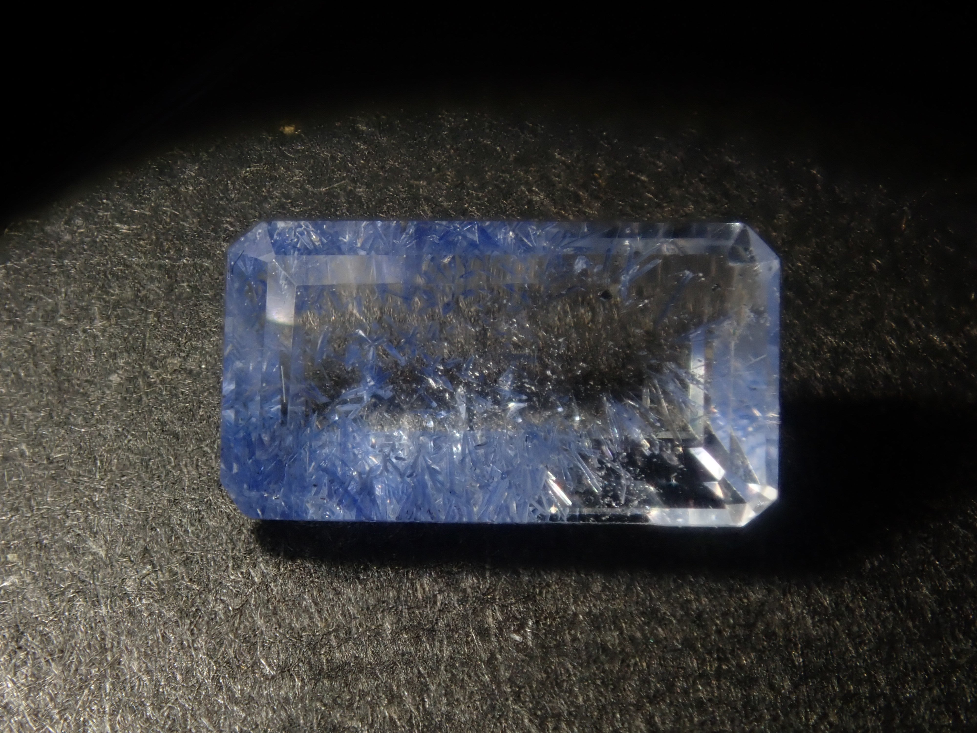 【3/15 22時販売】《ツーソン新着・限定11石》ファセットカットのブラジル産デュモルチェライトインクォーツ《複数購入割引有》