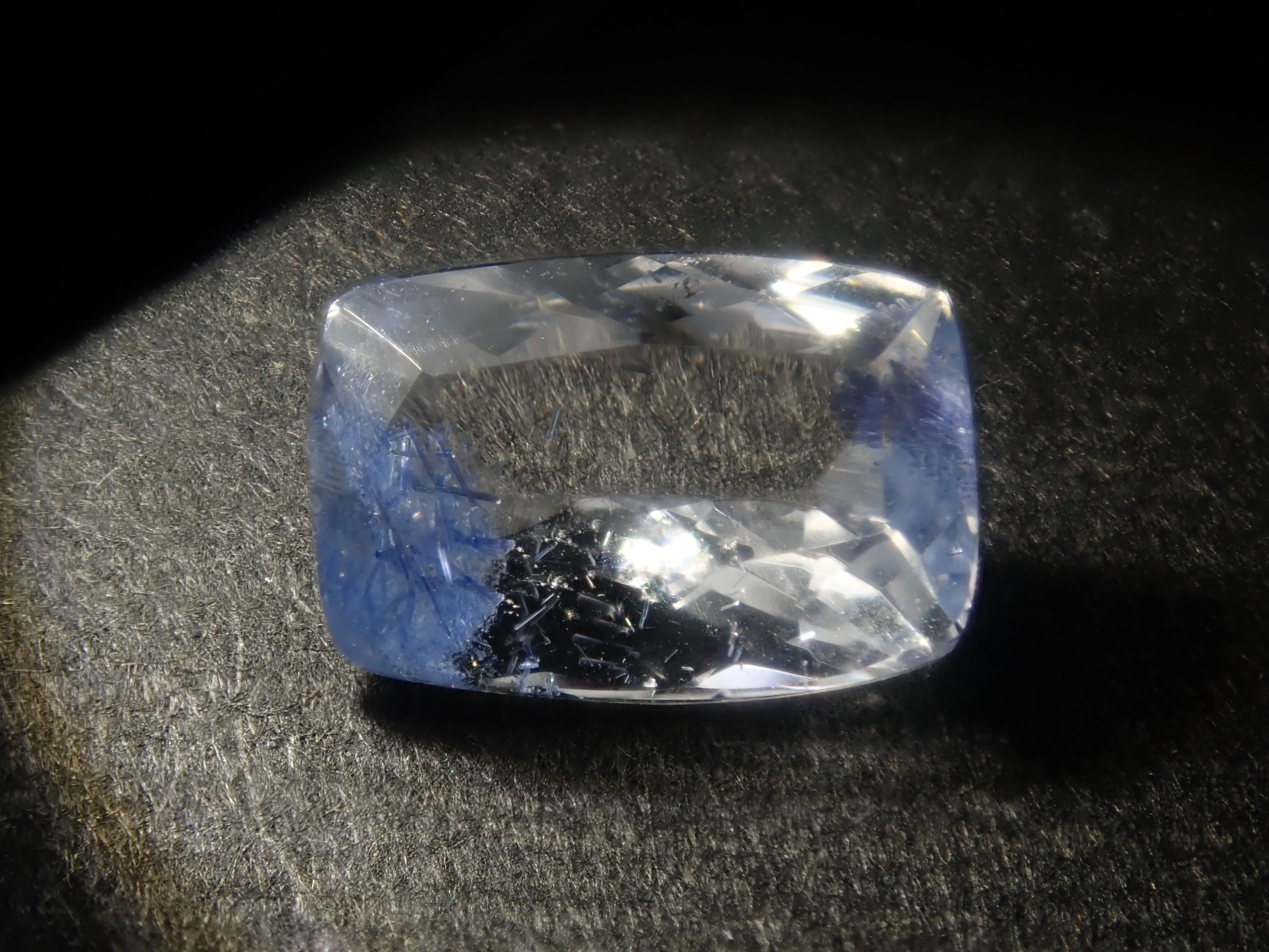 【3/15 22時販売】《ツーソン新着・限定11石》ファセットカットのブラジル産デュモルチェライトインクォーツ《複数購入割引有》