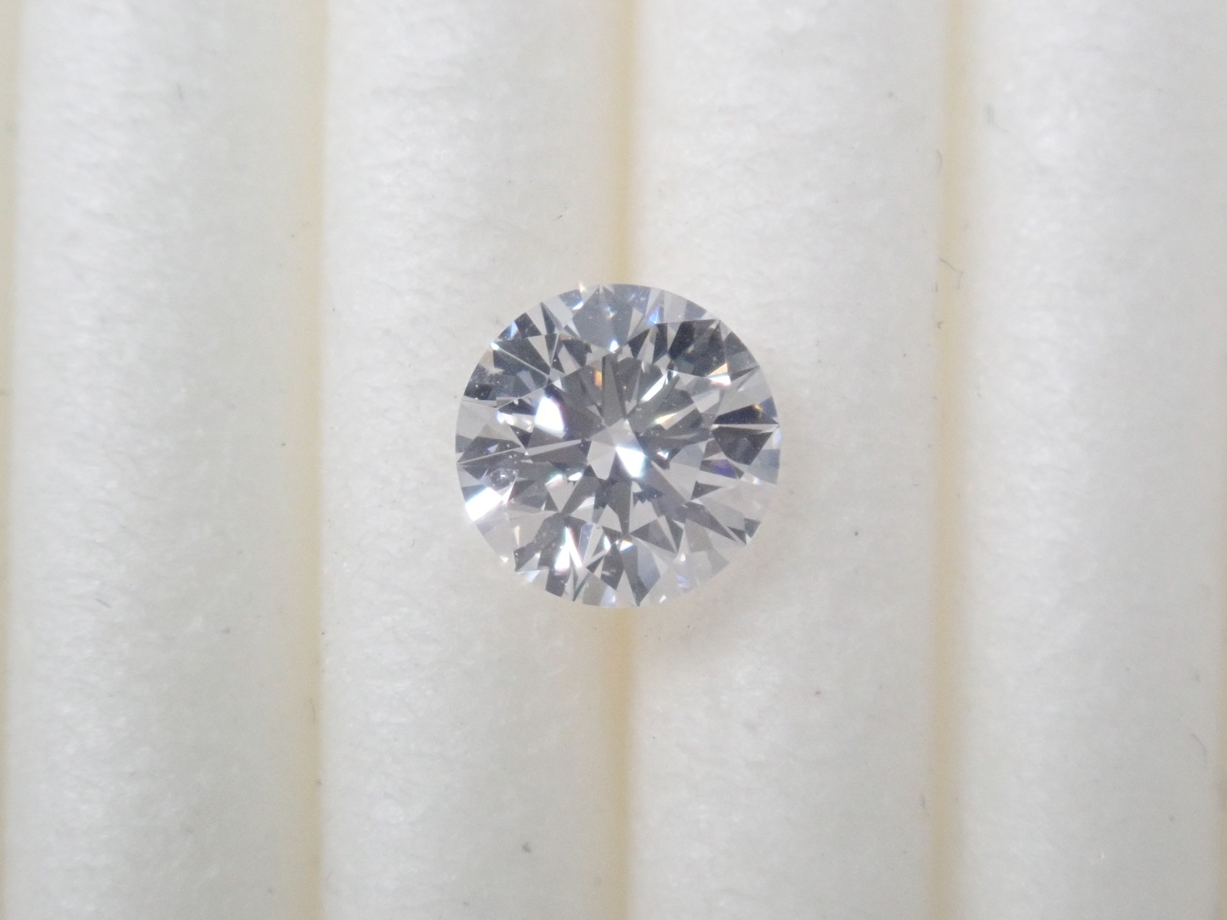 【32501759掲載】ラボグロウンダイヤモンド（合成ダイヤモンド） 0.310ctルース(D, IF, IDEAL)