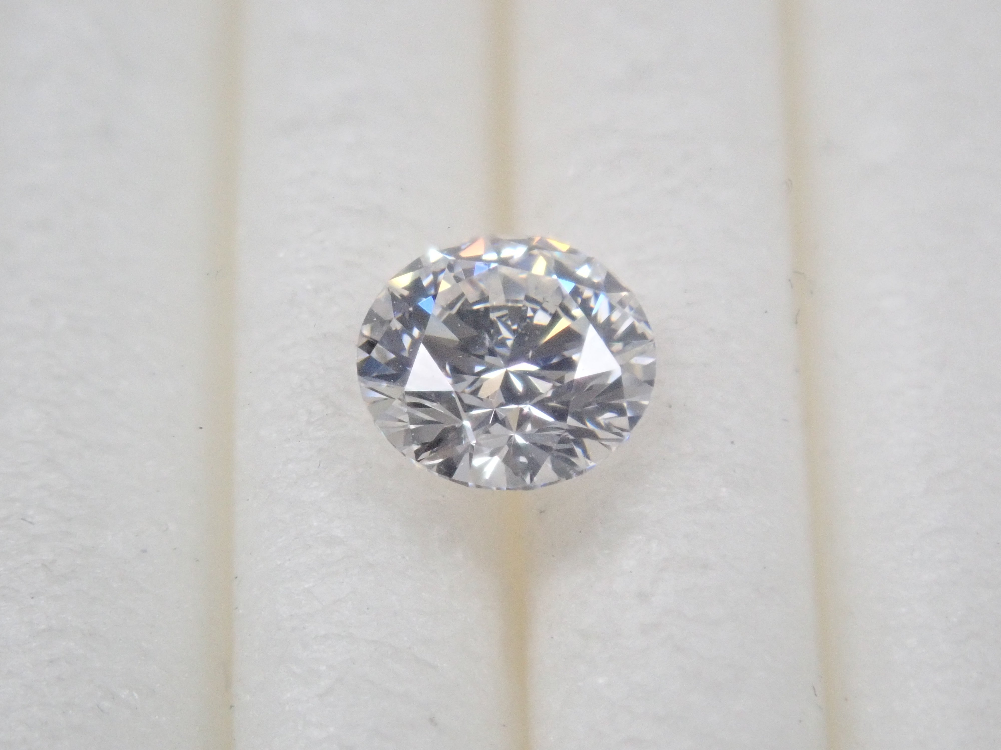 【32501759掲載】ラボグロウンダイヤモンド（合成ダイヤモンド） 0.310ctルース(D, IF, IDEAL)