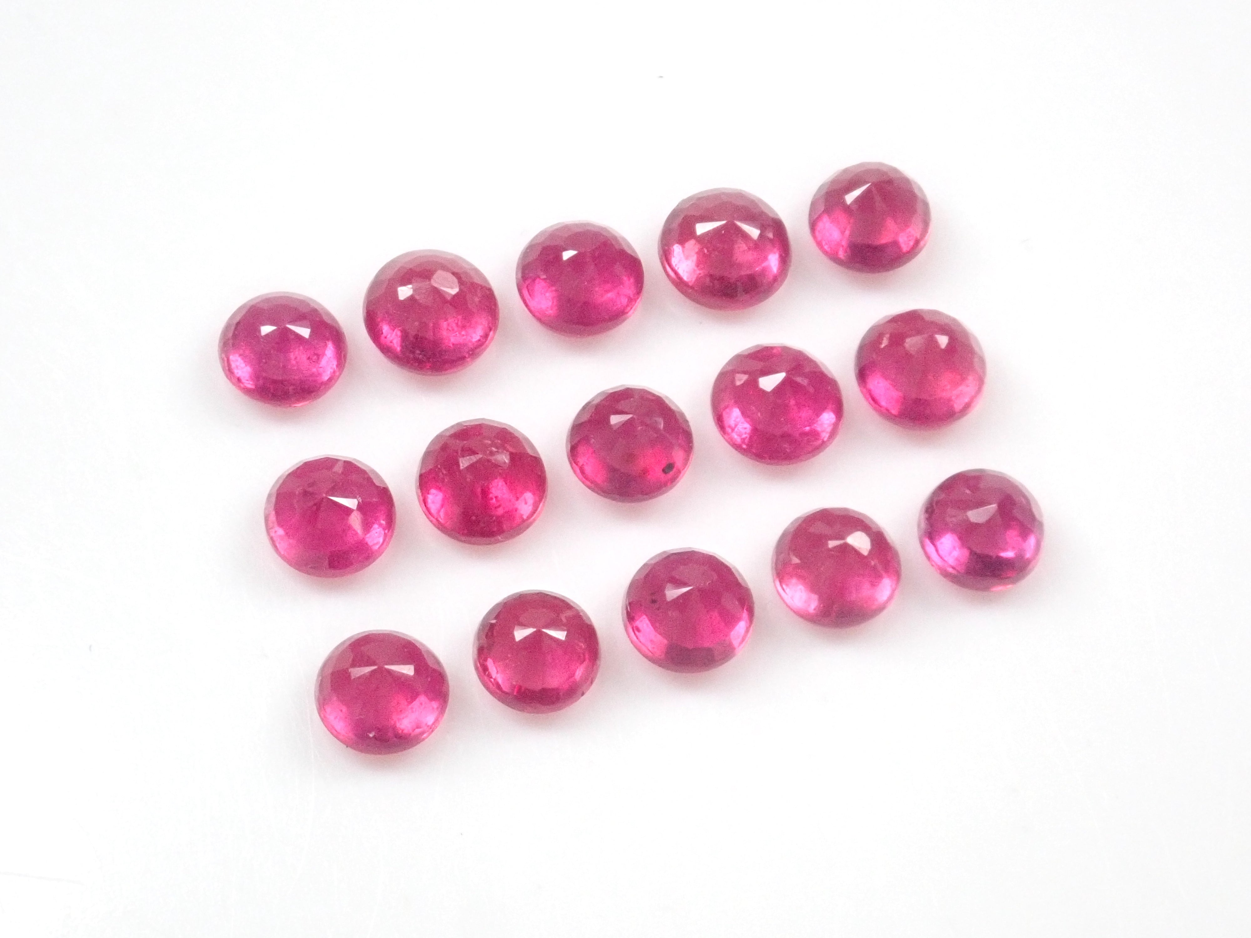 Limited quantity: 1 impregnated ruby ​​loose (4mm, round cut, identification instructions included) Multiple purchase discounts available