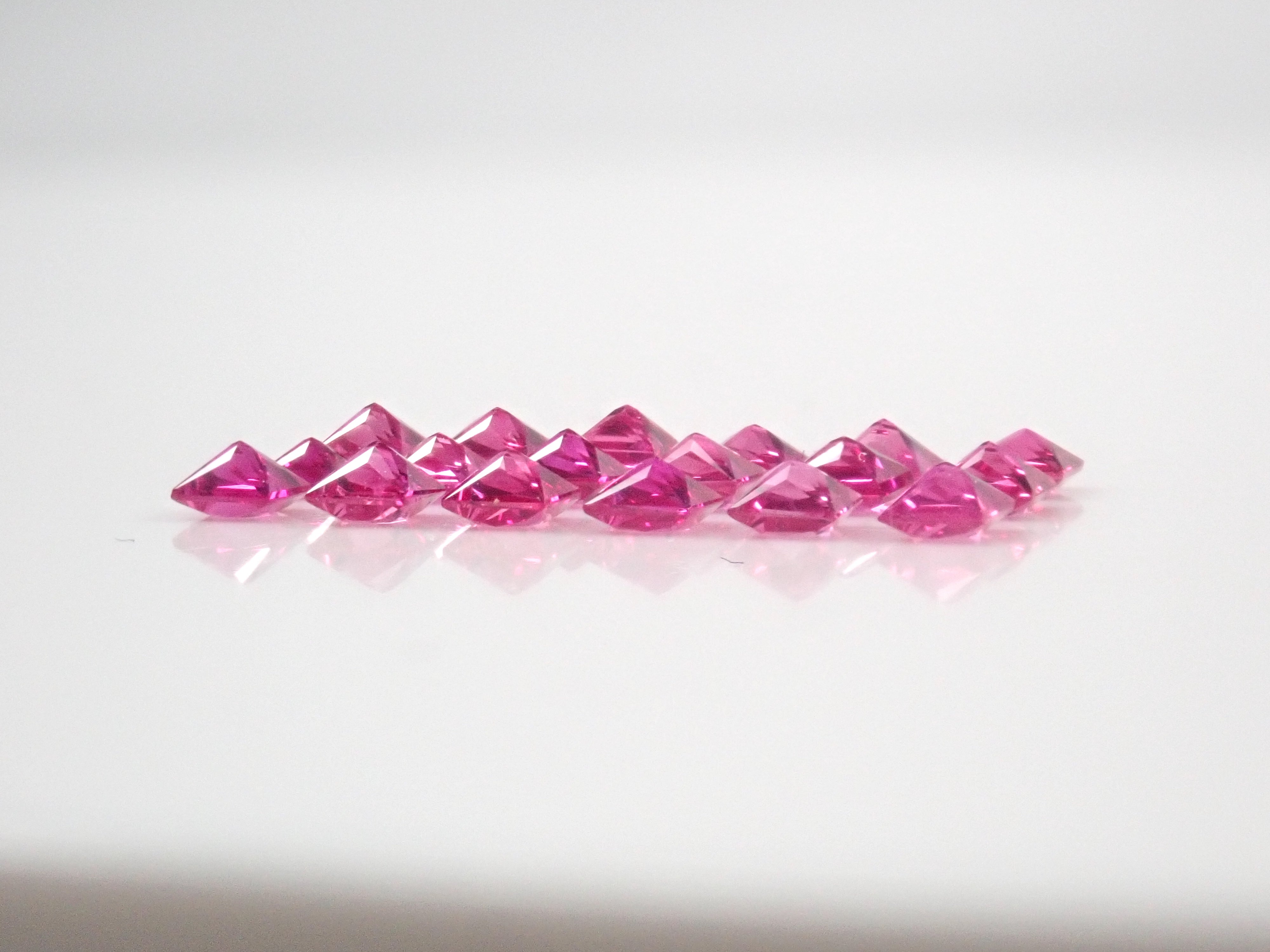 Limited to 18 stones: Mozambique ruby ​​(princess cut, 2.3-2.5mm) Multiple purchase discounts available