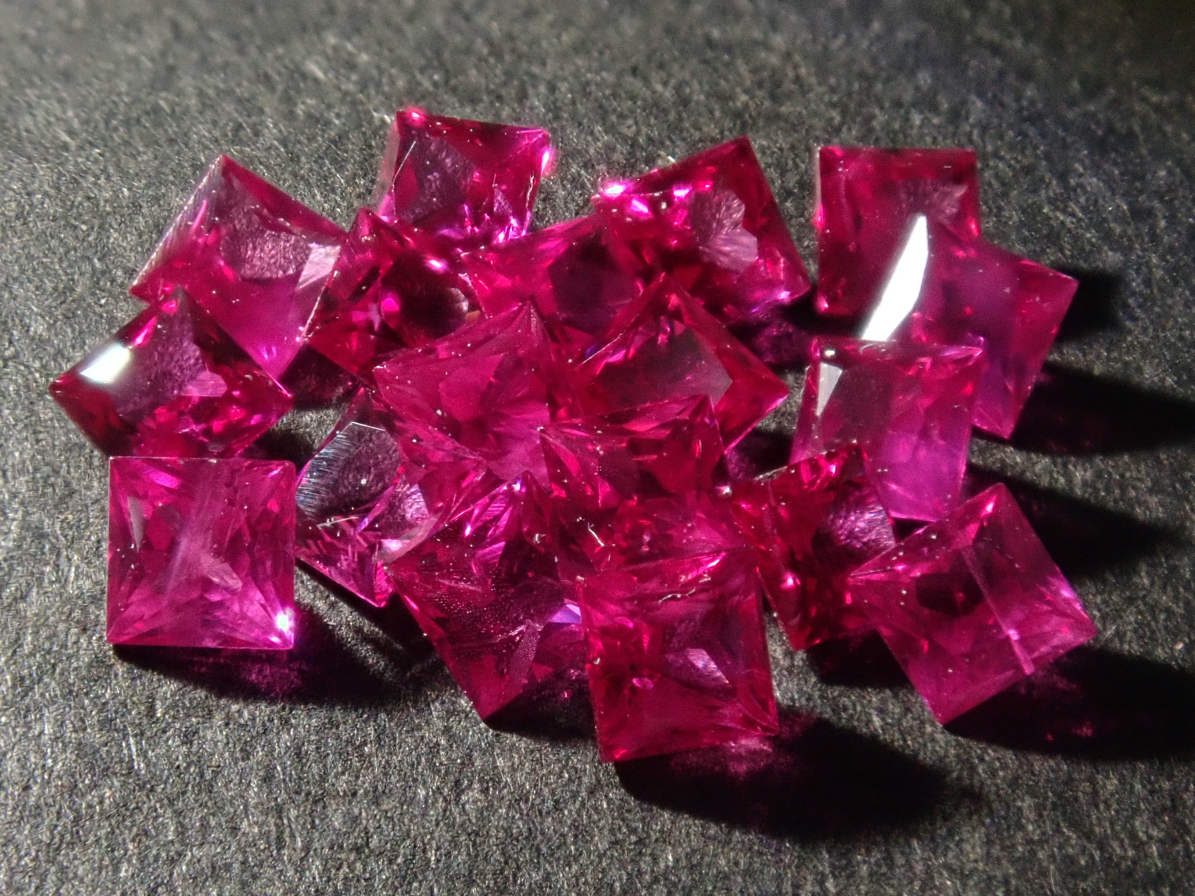 Limited to 18 stones: Mozambique ruby ​​(princess cut, 2.3-2.5mm) Multiple purchase discounts available