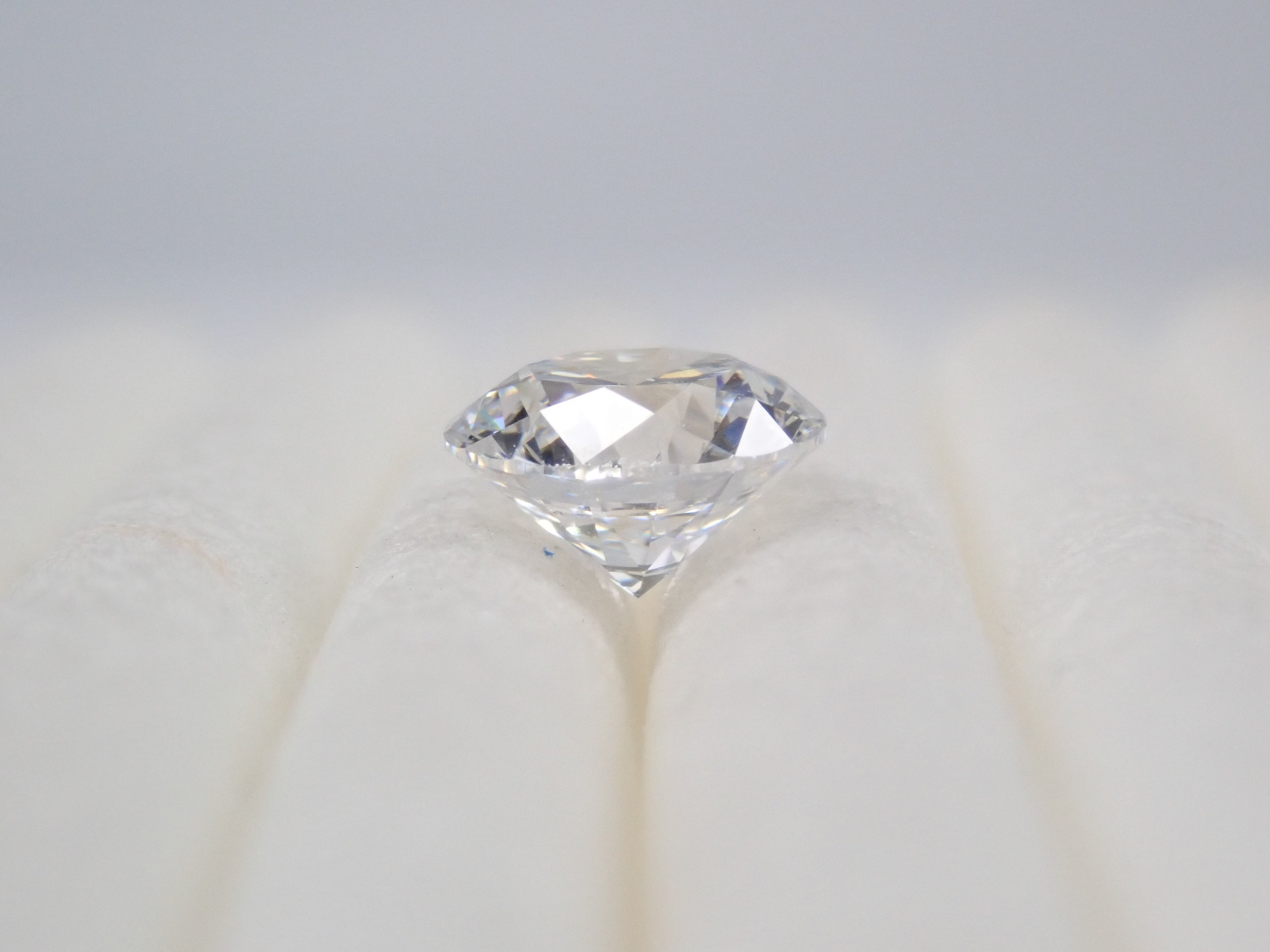 【32501762掲載】ラボグロウンダイヤモンド（合成ダイヤモンド） 0.550ctルース(D, IF, IDEAL)