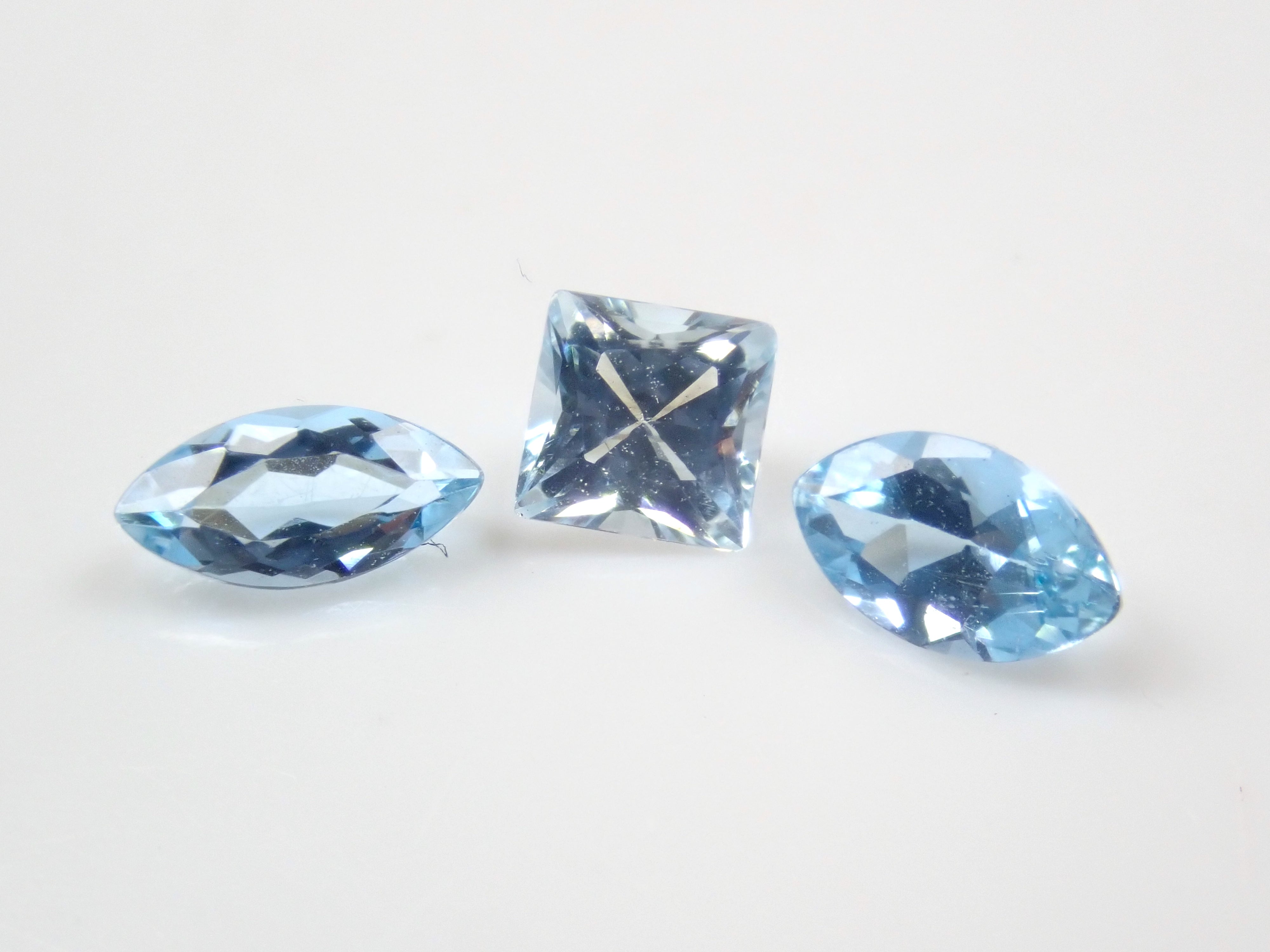 【10/11 22:00 發售】【限量 15 顆】藍石 Gacha（頂級顏色藍錐石 2.0 毫米、石英帕拉伊巴碧璽、未加熱 Yogo 藍寶石）【可享多次購買折扣】