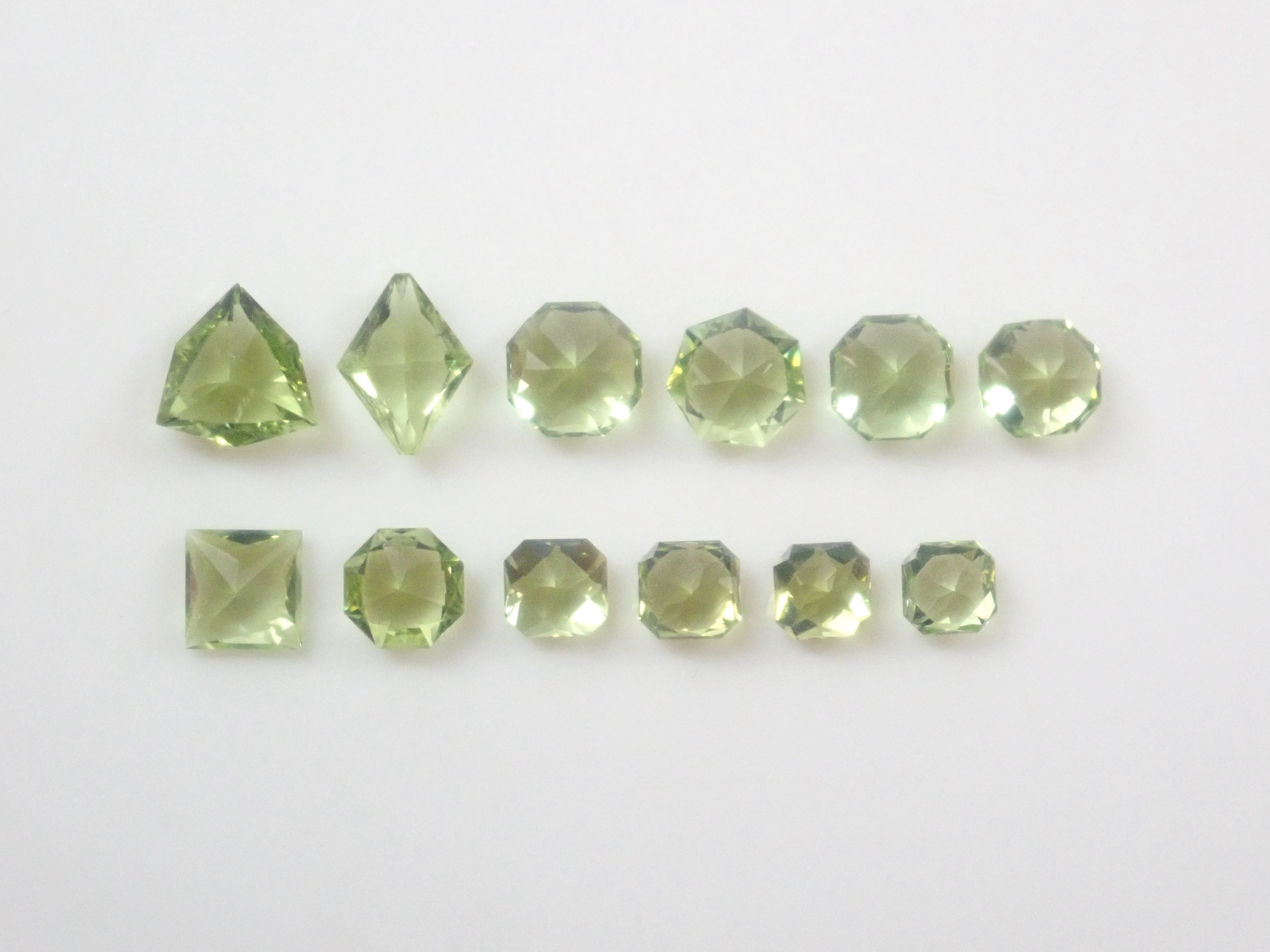 [7/ 22:00 Release] Limited to 15 Stones: Parasitic Peridot Gacha (Multiple Purchase Discount Available)