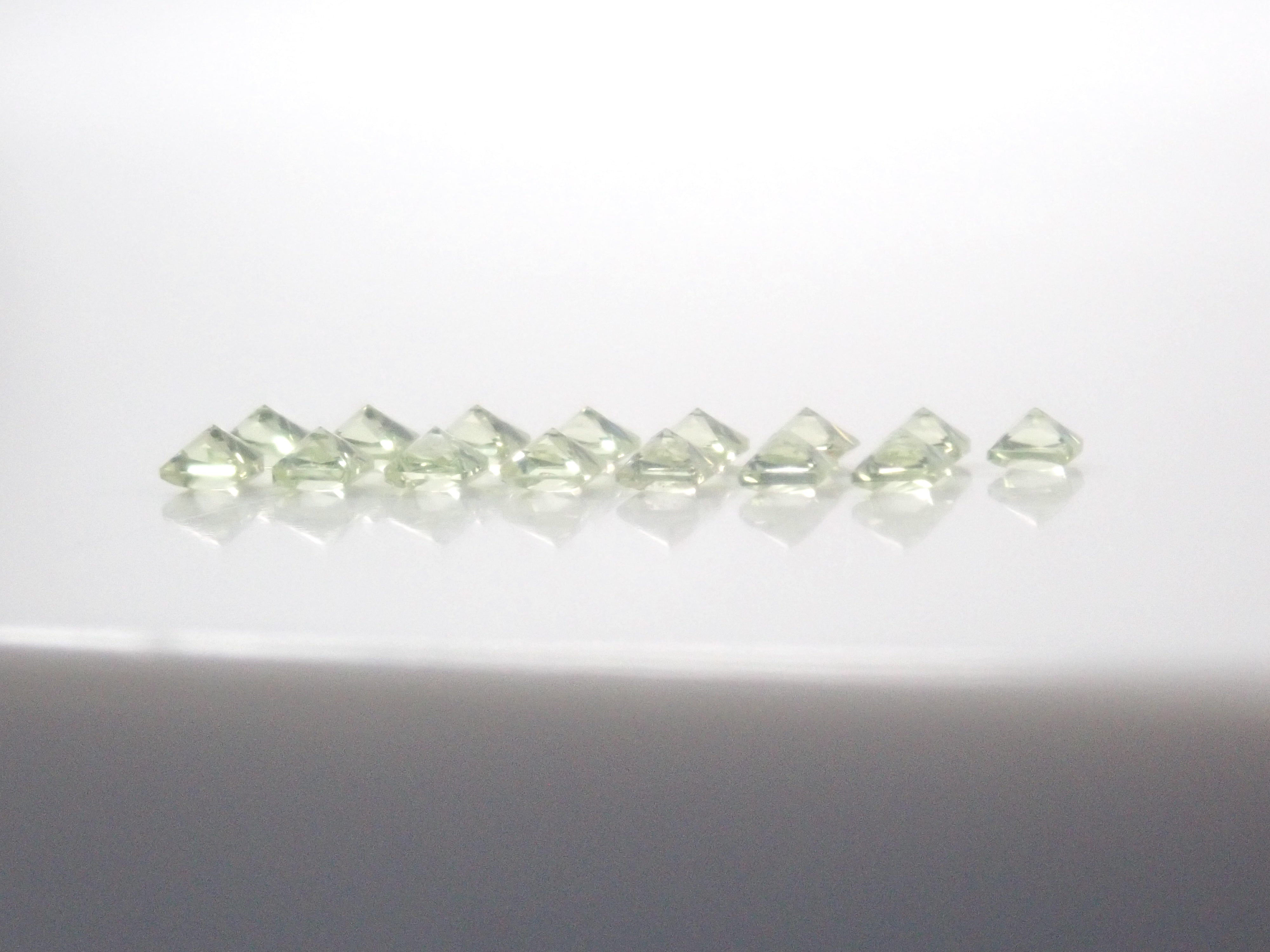 [7/ 22:00 Release] Limited to 15 Stones: Parasitic Peridot Gacha (Multiple Purchase Discount Available)