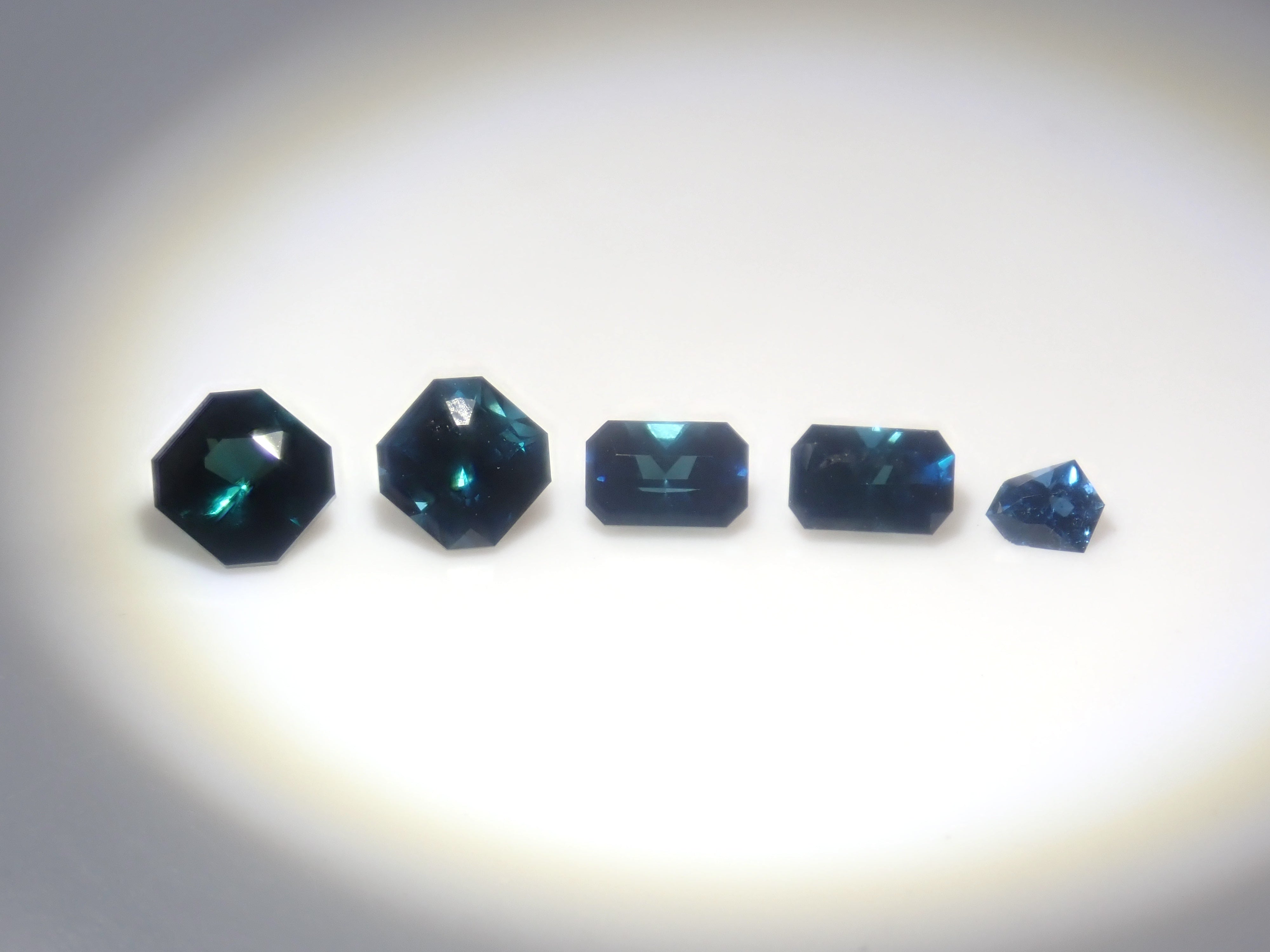 [Sale on July 7th at 10 PM] Limited to 12 stones! Blue Gem Gacha [Multiple Purchase Discount Available]