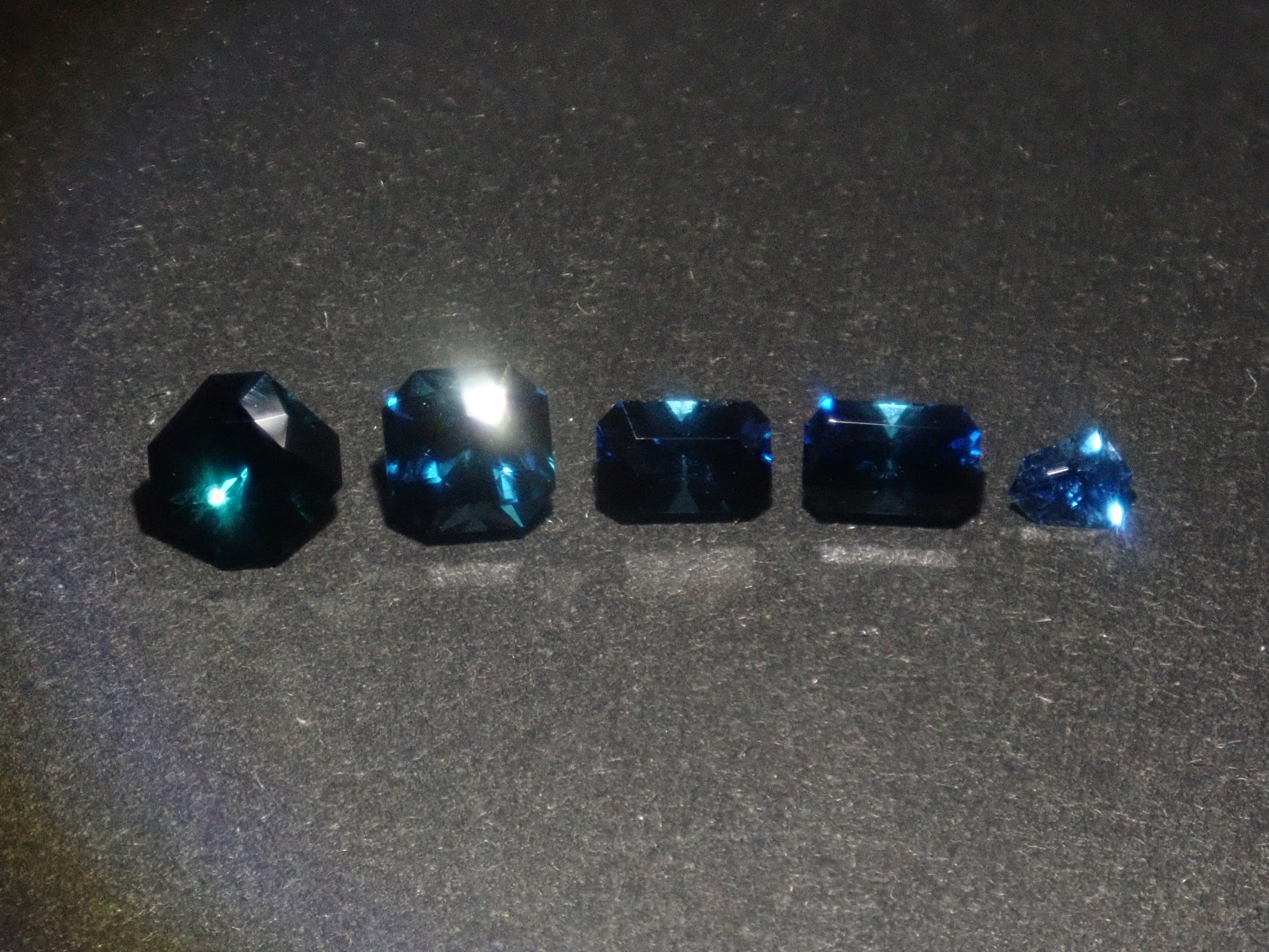 [Sale on July 7th at 10 PM] Limited to 12 stones! Blue Gem Gacha [Multiple Purchase Discount Available]