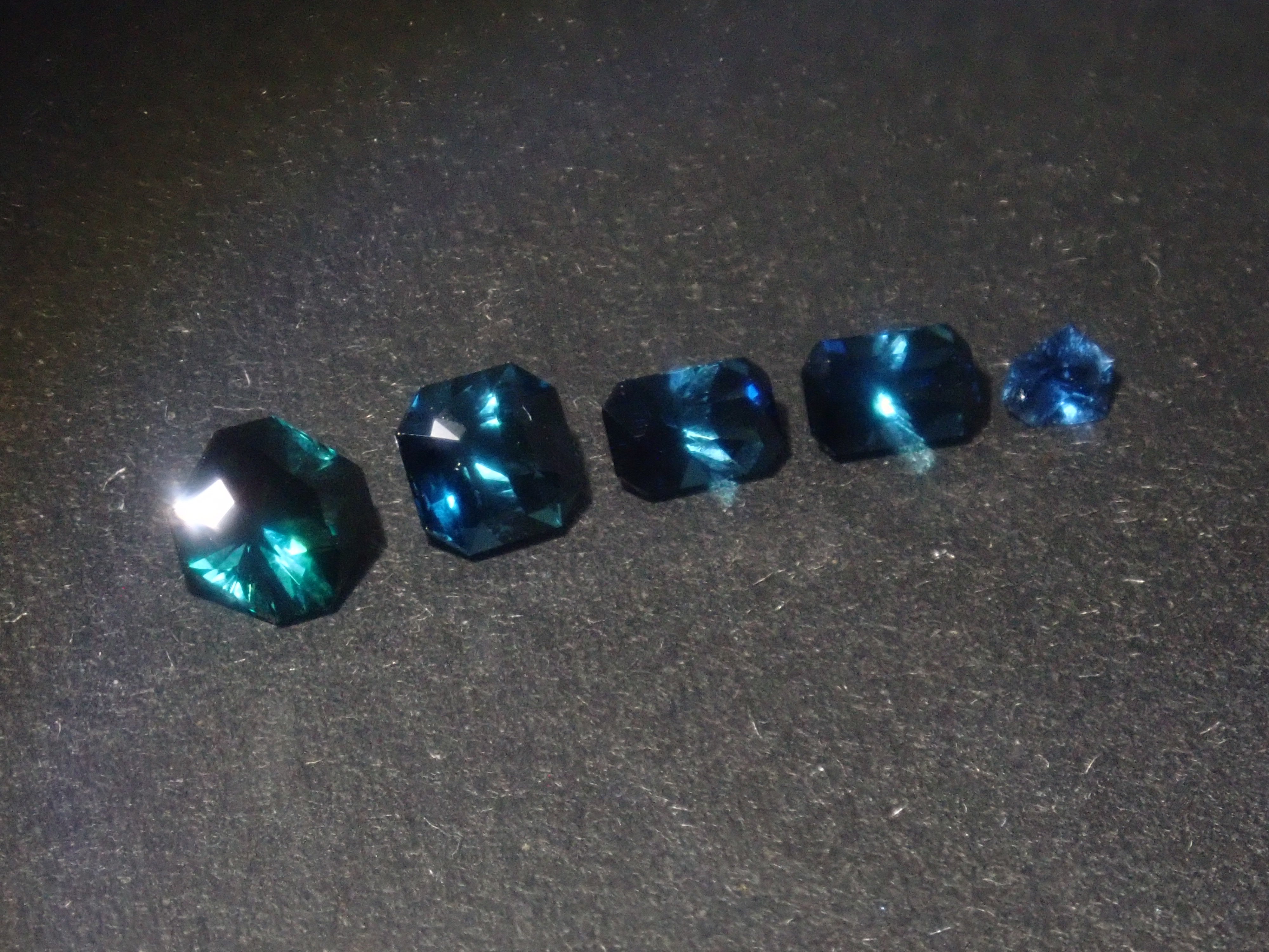 [Sale on July 7th at 10 PM] Limited to 12 stones! Blue Gem Gacha [Multiple Purchase Discount Available]