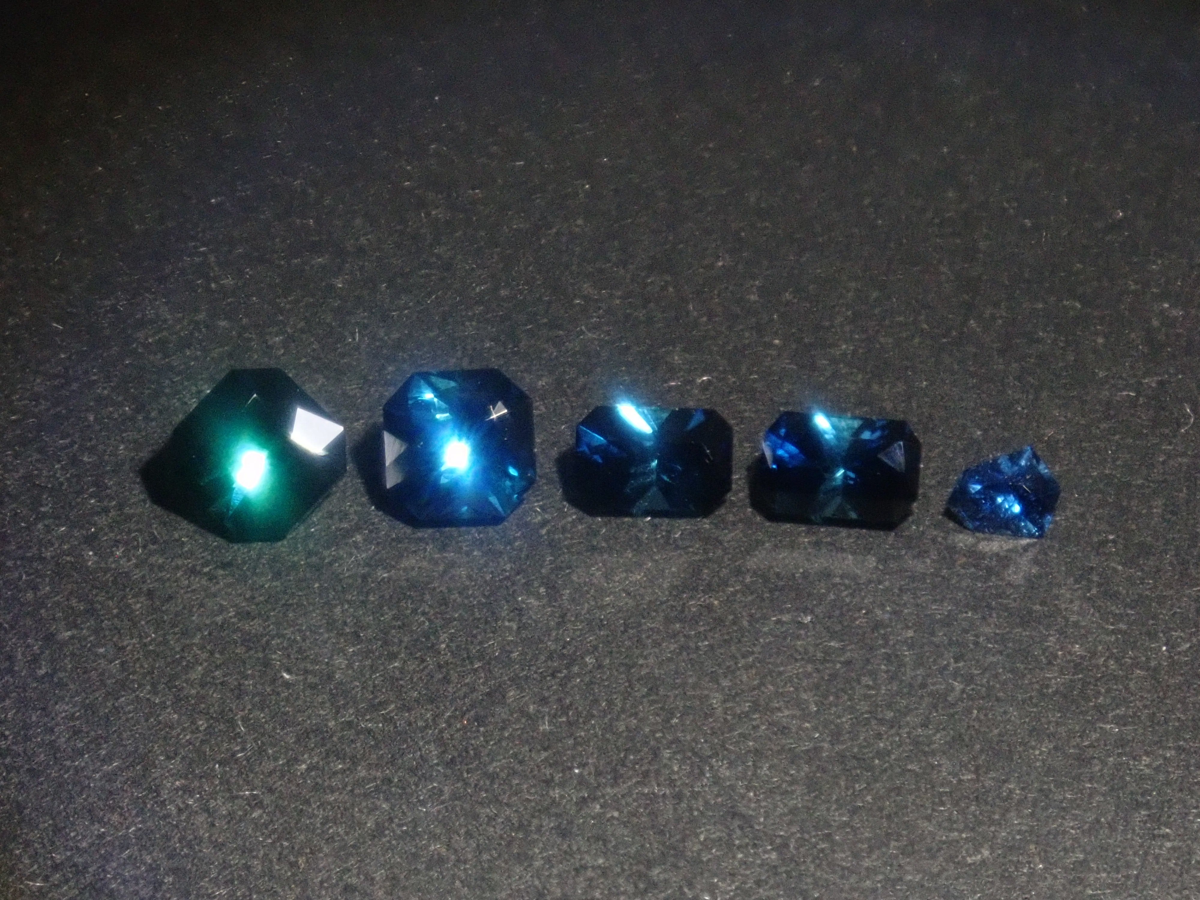 [Sale on July 7th at 10 PM] Limited to 12 stones! Blue Gem Gacha [Multiple Purchase Discount Available]