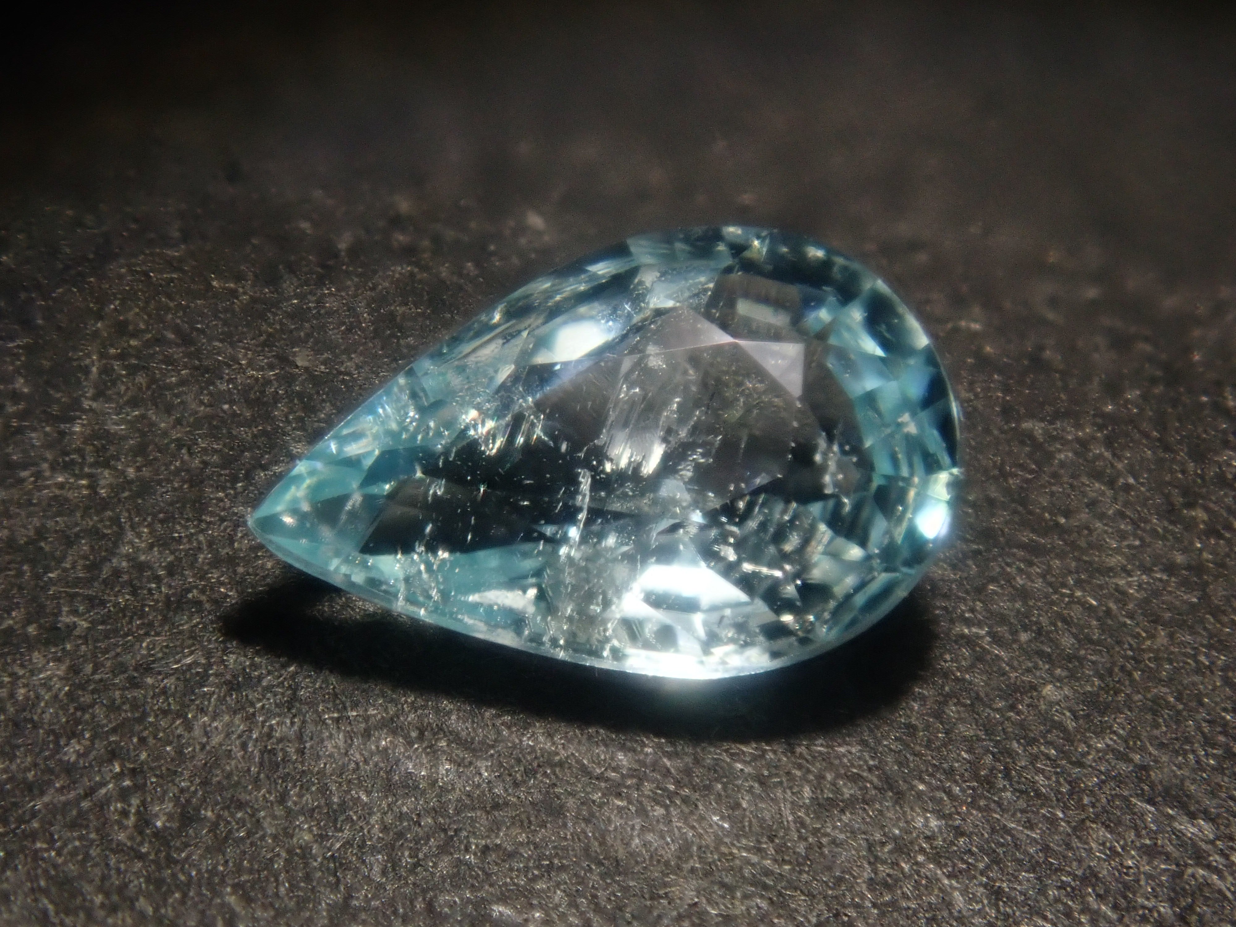 [Sale on July 7th at 10 PM] Limited to 12 stones! Blue Gem Gacha [Multiple Purchase Discount Available]