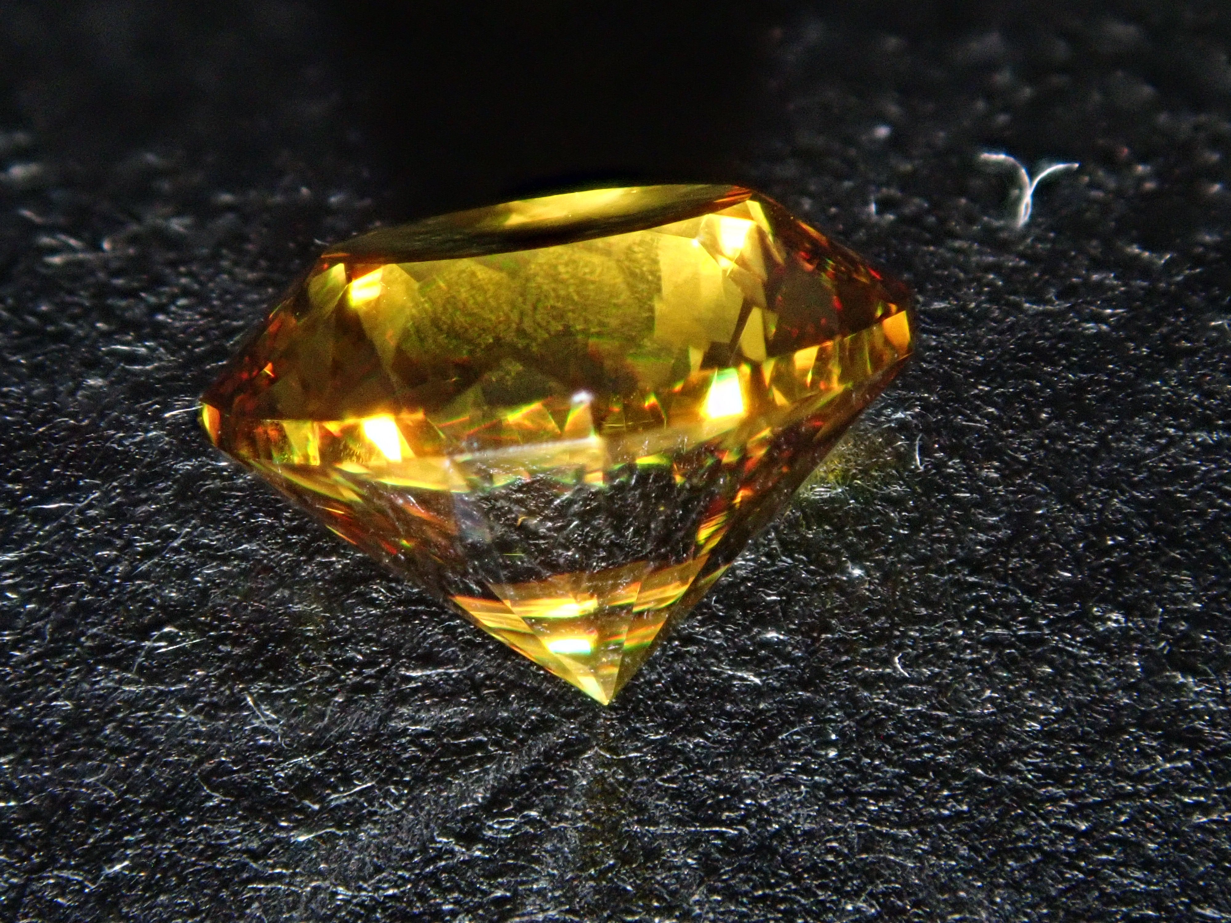 【1/23 22時販売】ジンバブエ産スフェーン 7.0mm/1.661ctルース