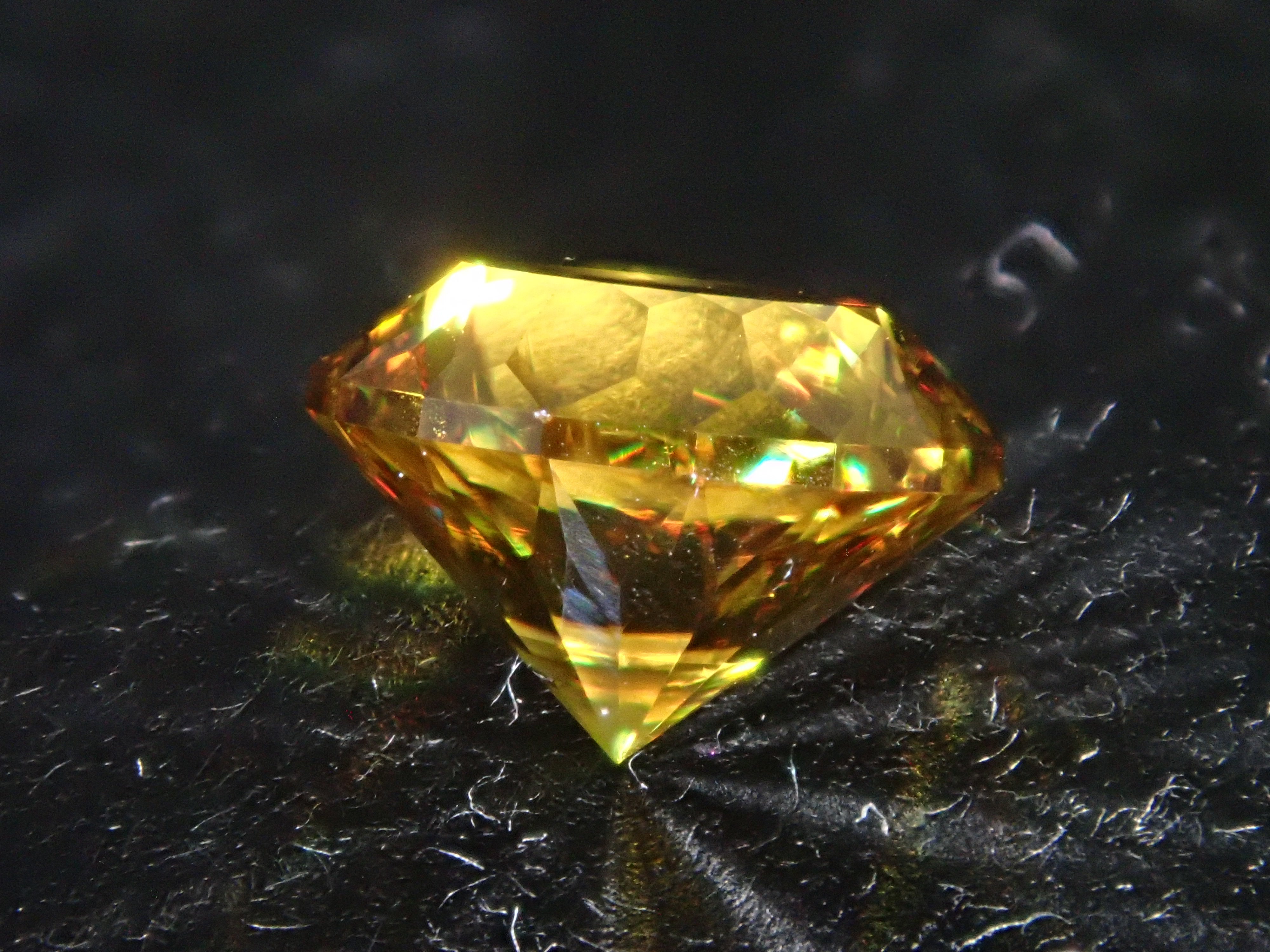 【1/23 22時販売】ジンバブエ産スフェーン 7.0mm/1.661ctルース