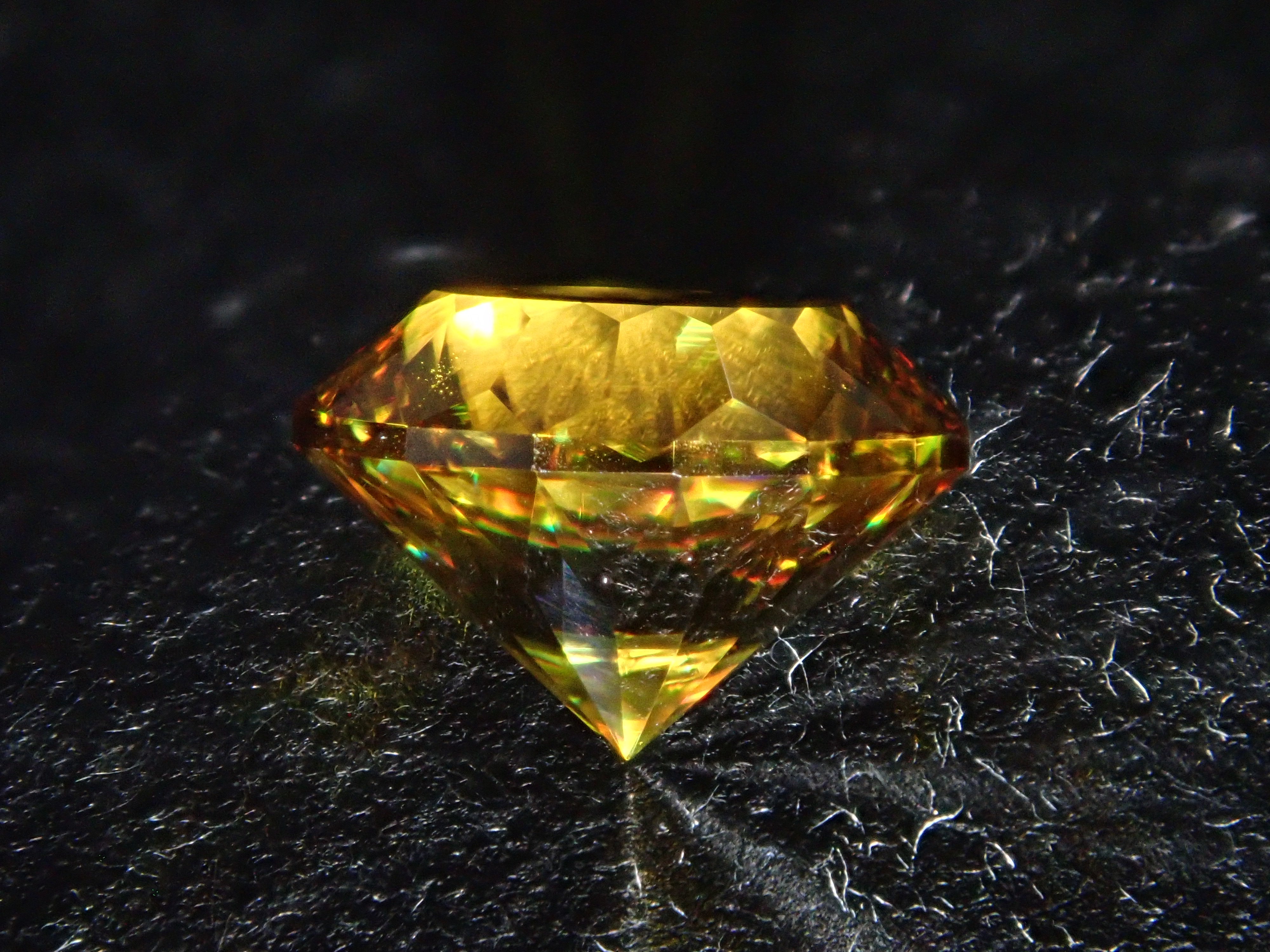 【1/23 22時販売】ジンバブエ産スフェーン 7.0mm/1.661ctルース