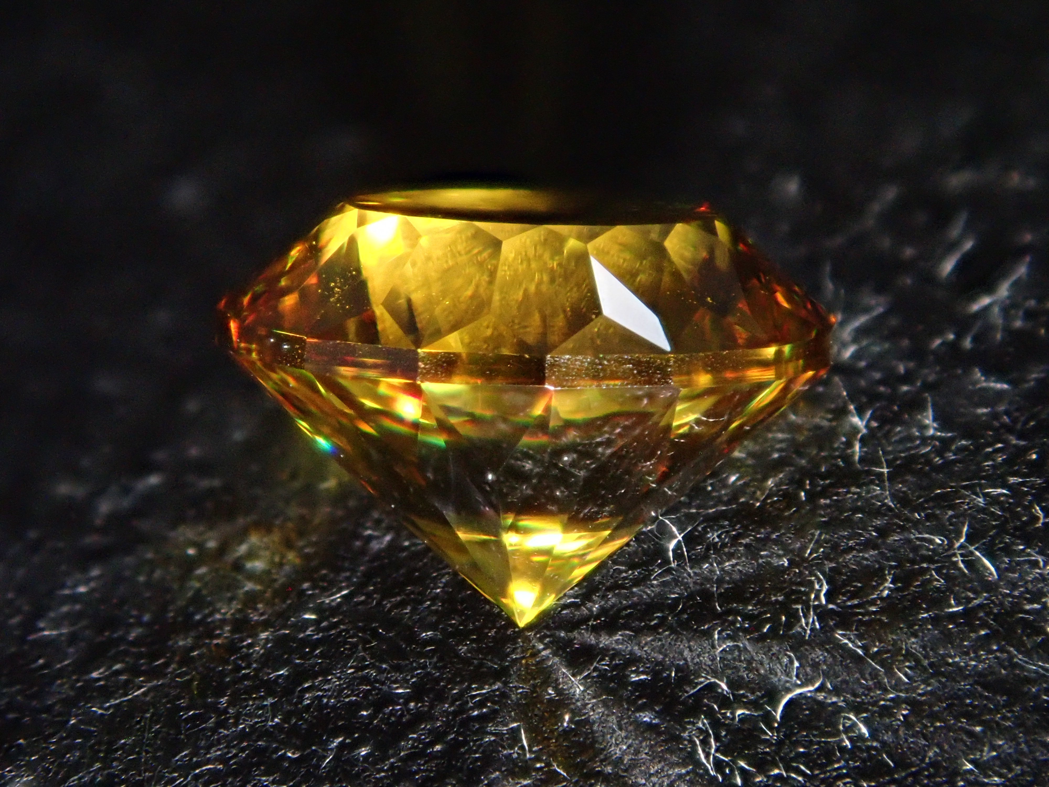 【1/23 22時販売】ジンバブエ産スフェーン 7.0mm/1.661ctルース