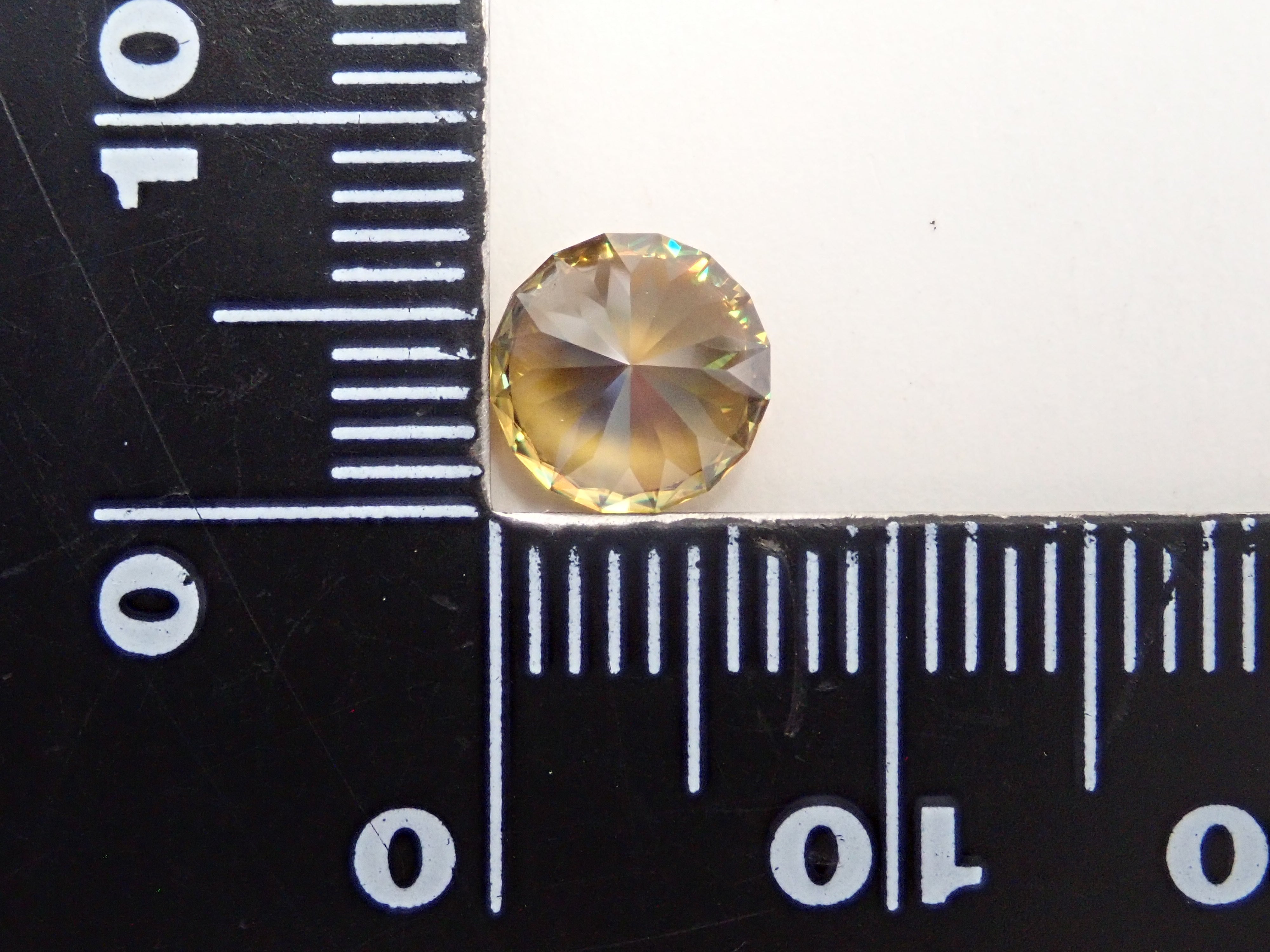 【1/23 22時販売】ジンバブエ産スフェーン 7.0mm/1.661ctルース