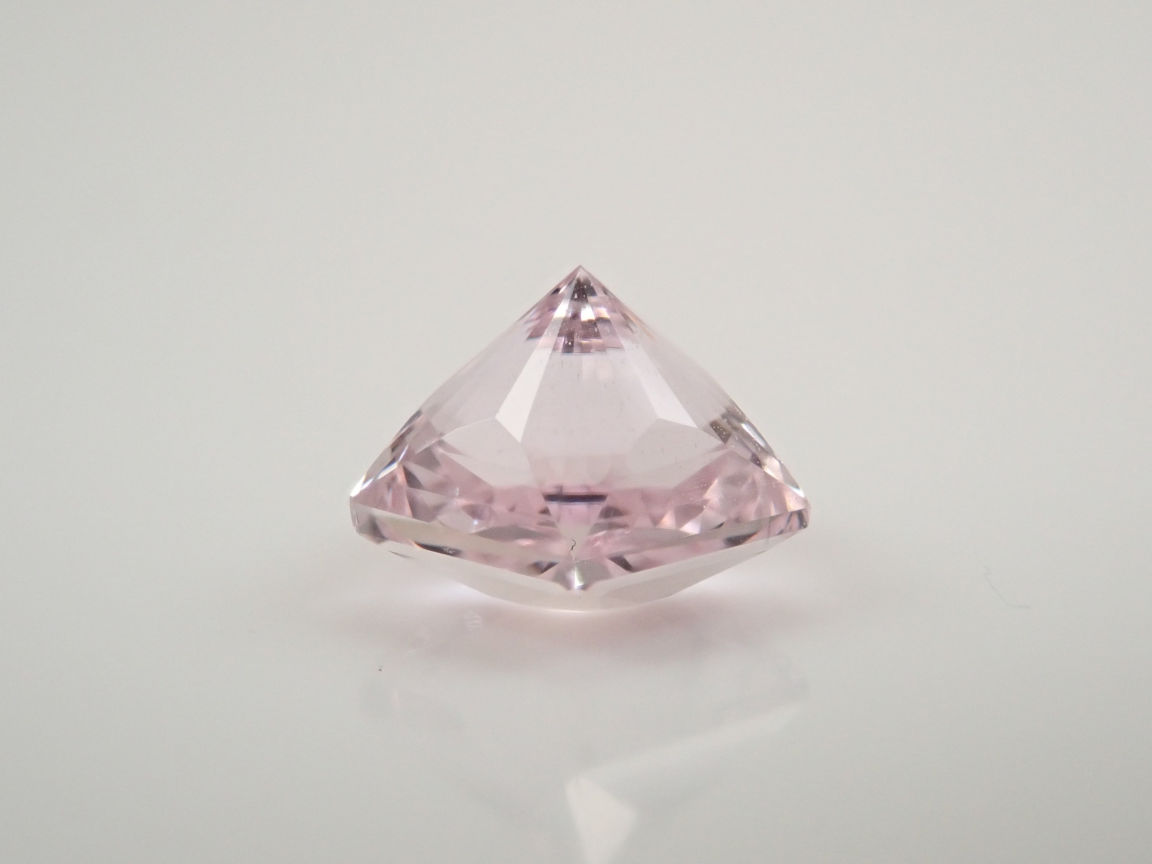 アフガニスタン産クンツァイト 0.971ctルース