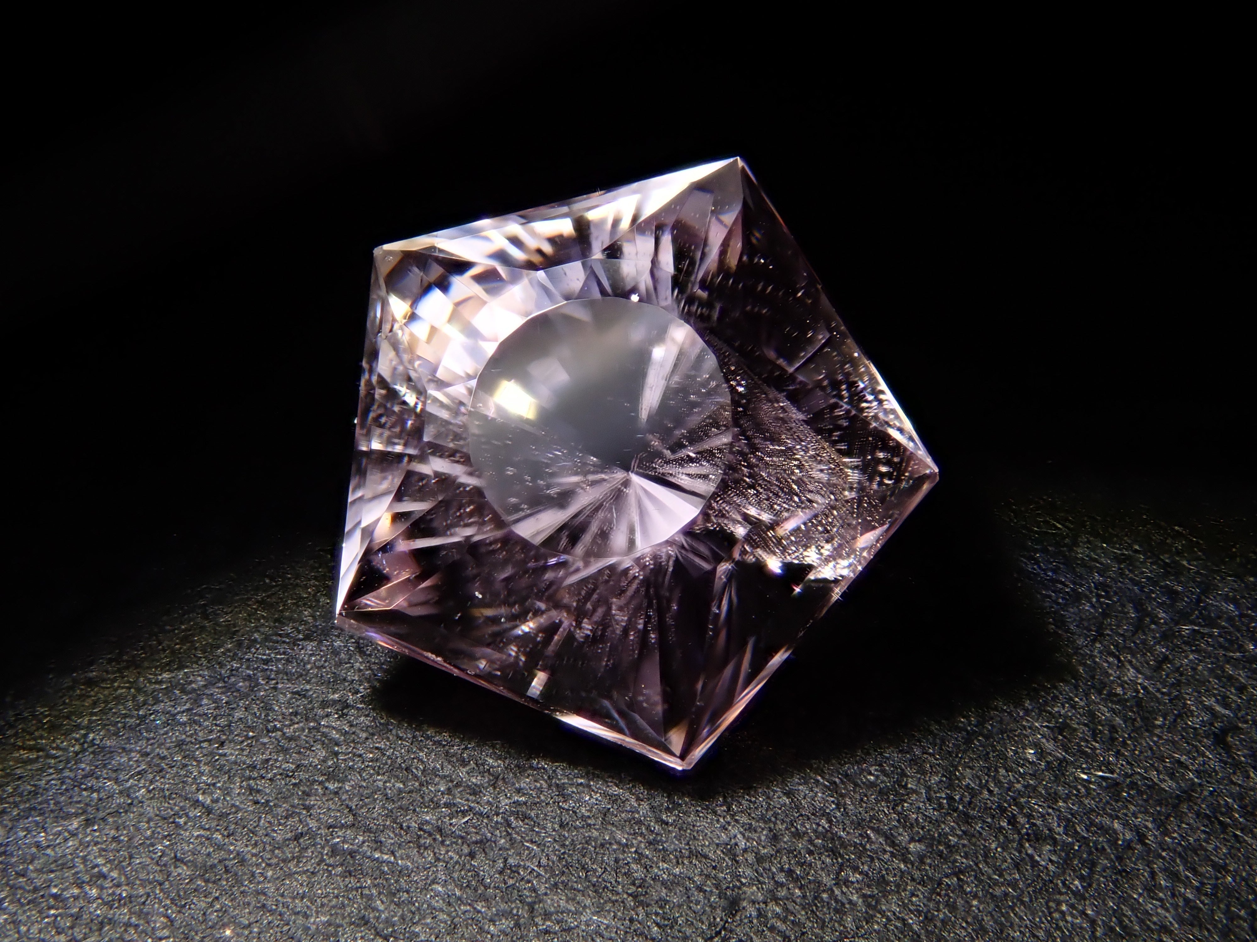 【1/23 22時販売】アフガニスタン産クンツァイト 0.971ctルース