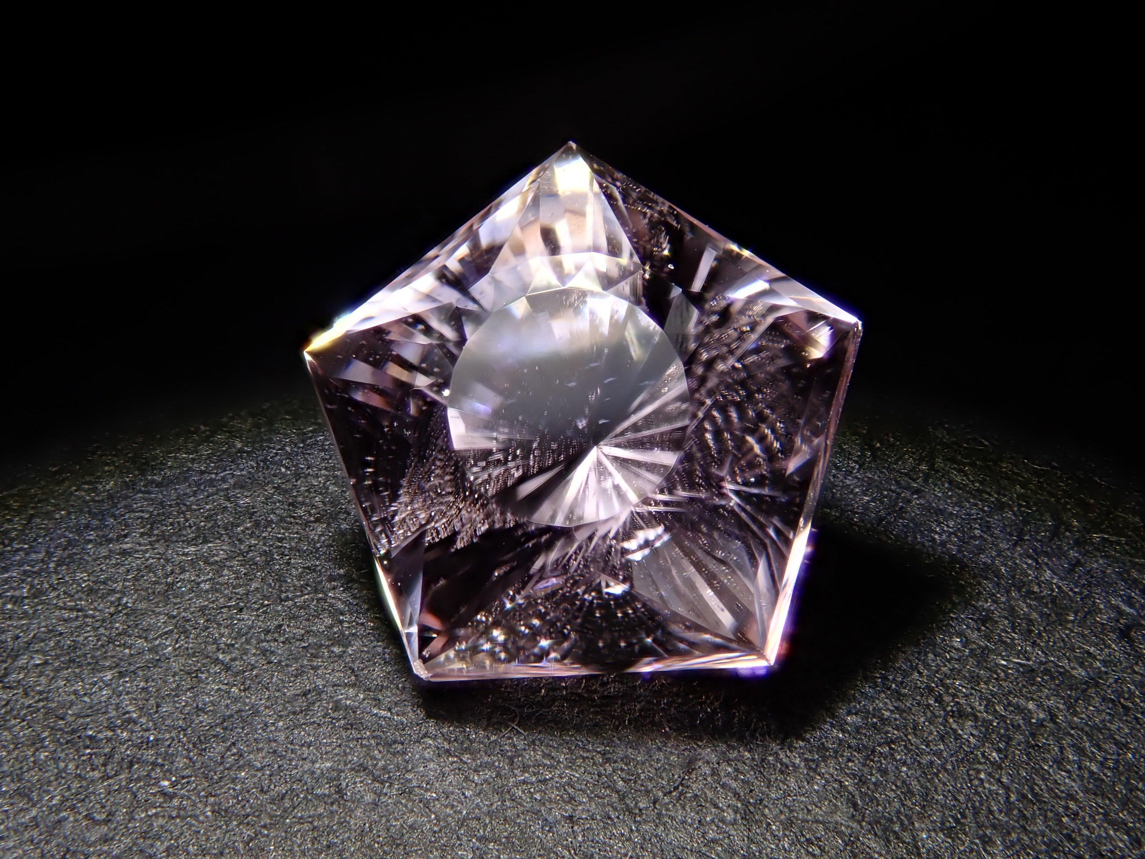 【1/23 22時販売】アフガニスタン産クンツァイト 0.971ctルース