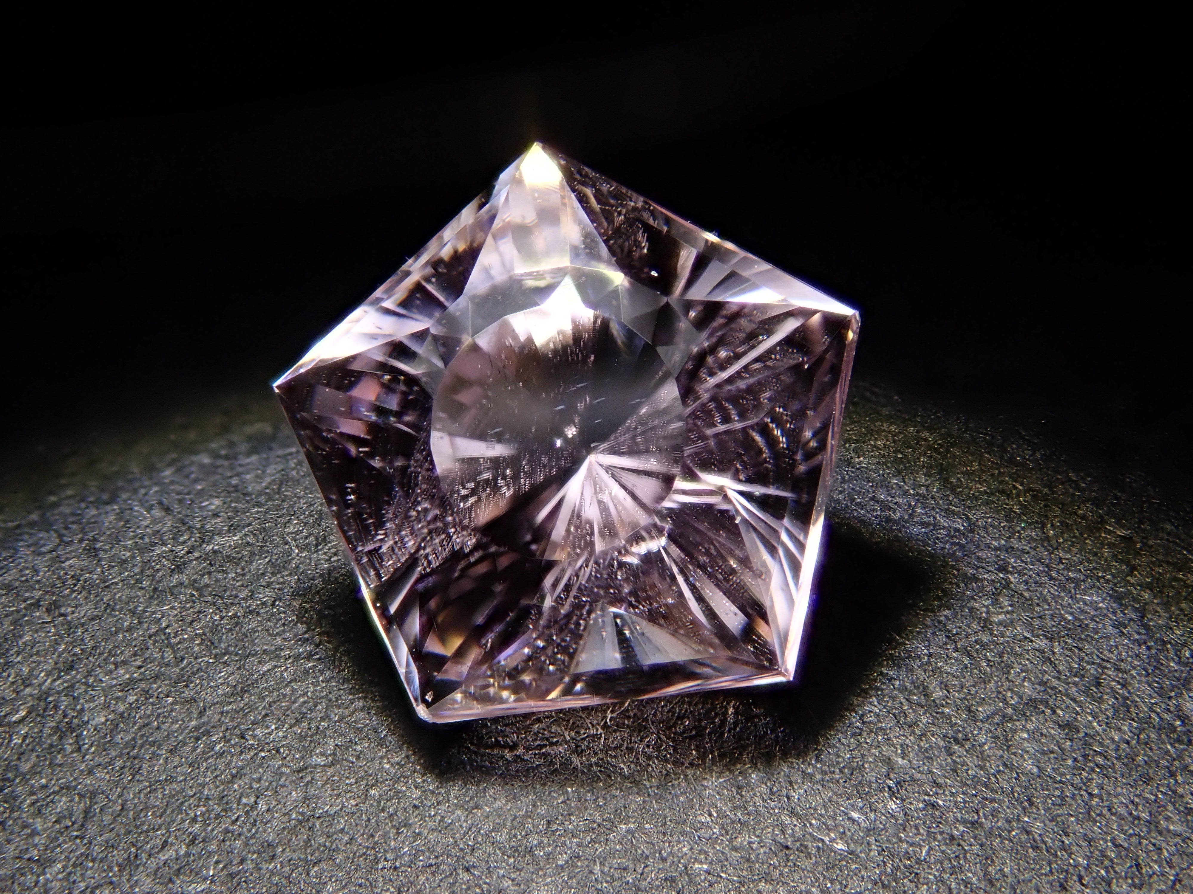 【1/23 22時販売】アフガニスタン産クンツァイト 0.971ctルース