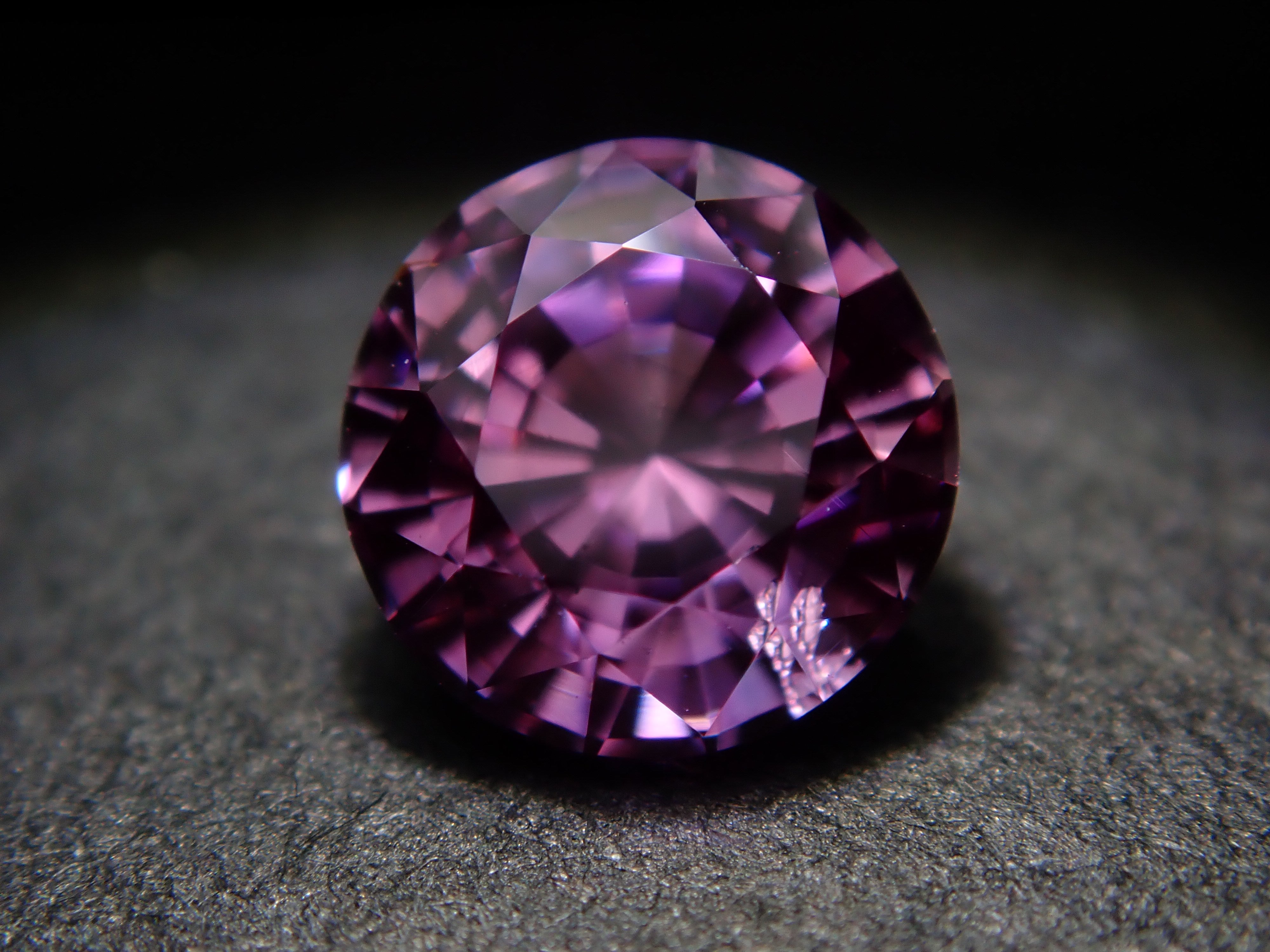 [On Sale at 10 PM on January 29th] Madagascar Purple Sapphire 4.2mm/0.418ct Loose