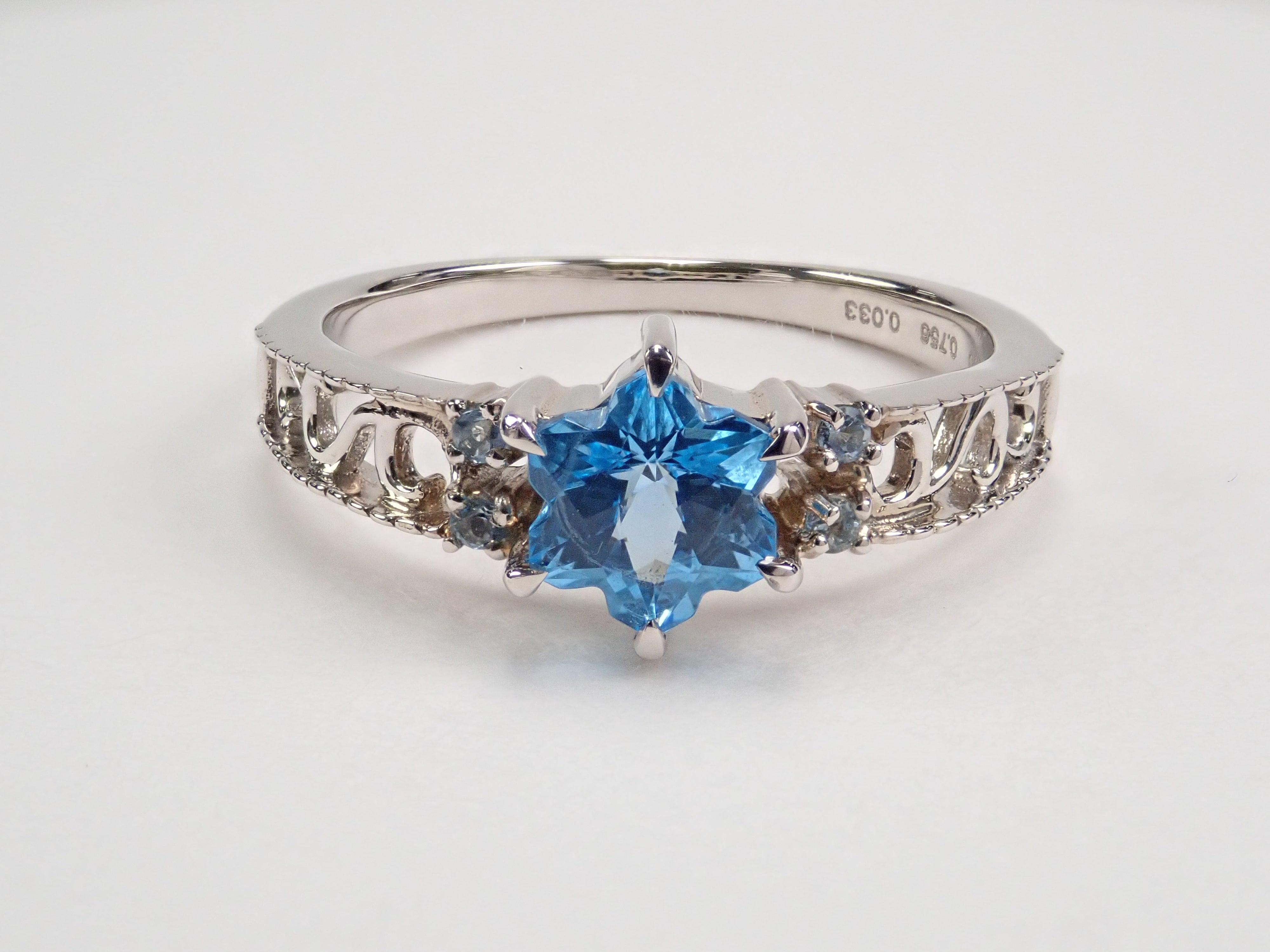 Pt950ブラジル産スイスブルートパーズ0.756ct・アクアマリンリング