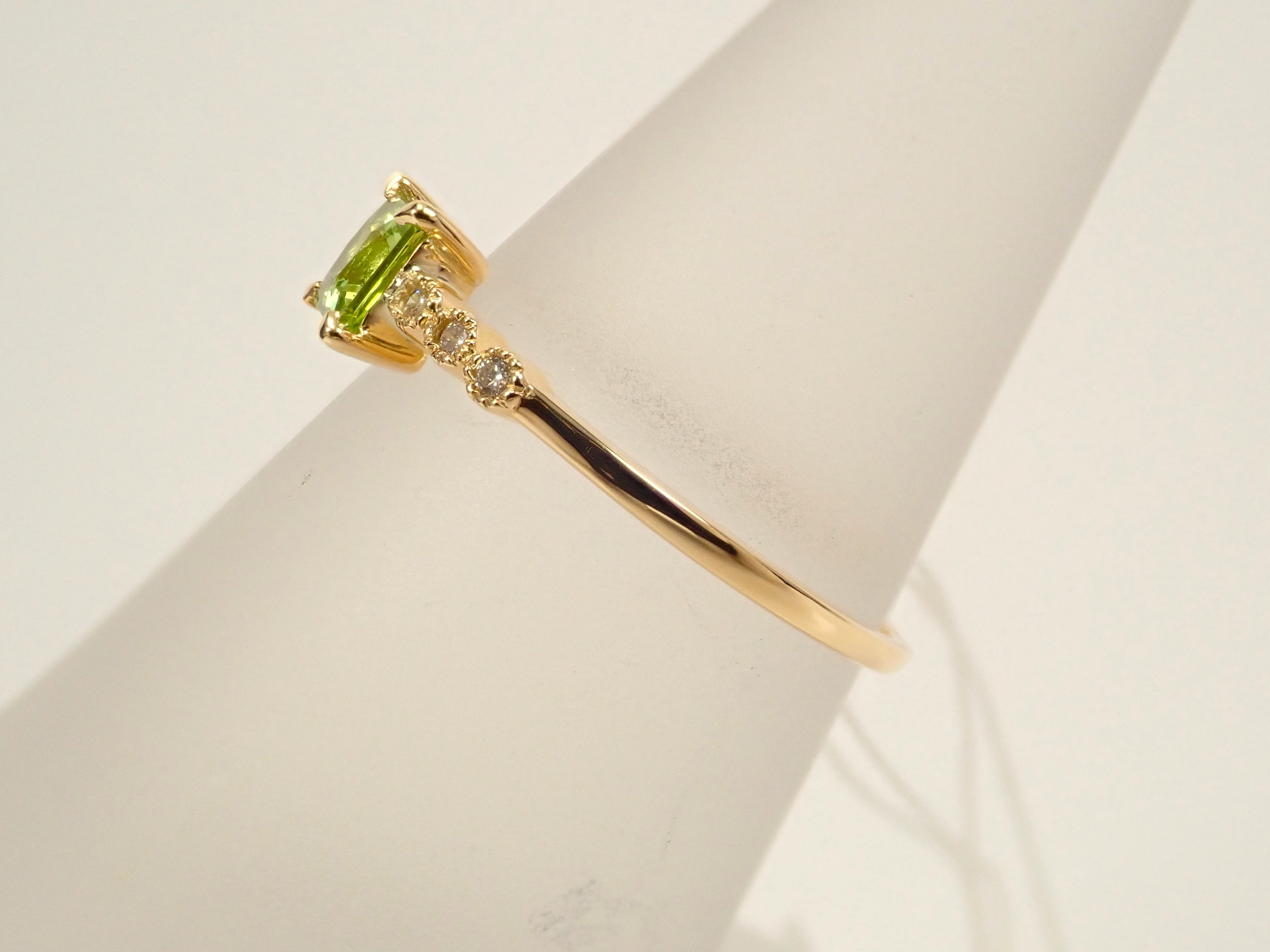 Lottery Sale 4 [For Winners Only] [Published 22602532] 18K Yellow Gold American Peridot 0.339ct Diamond Ring
