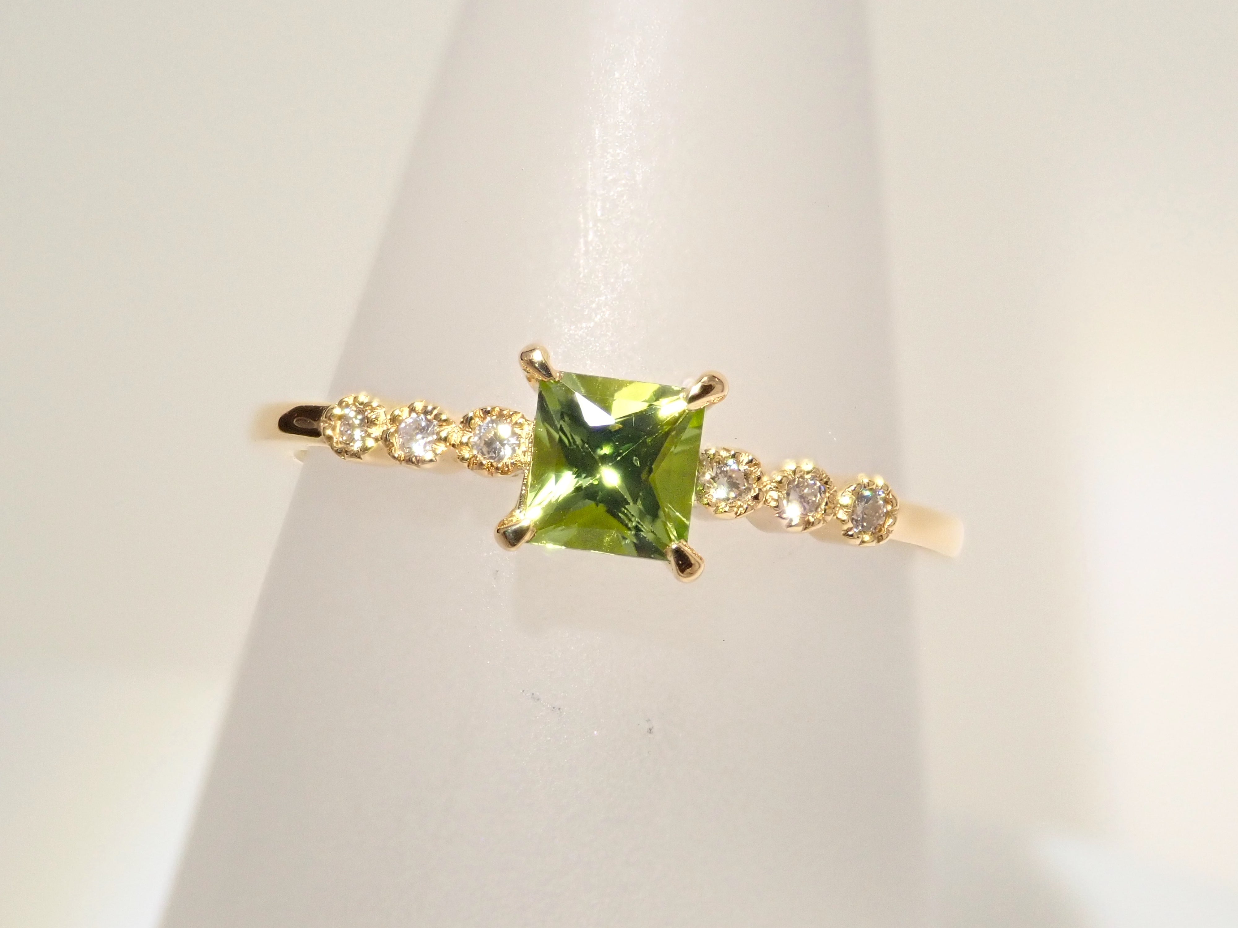 Lottery Sale 4 [For Winners Only] [Published 22602532] 18K Yellow Gold American Peridot 0.339ct Diamond Ring