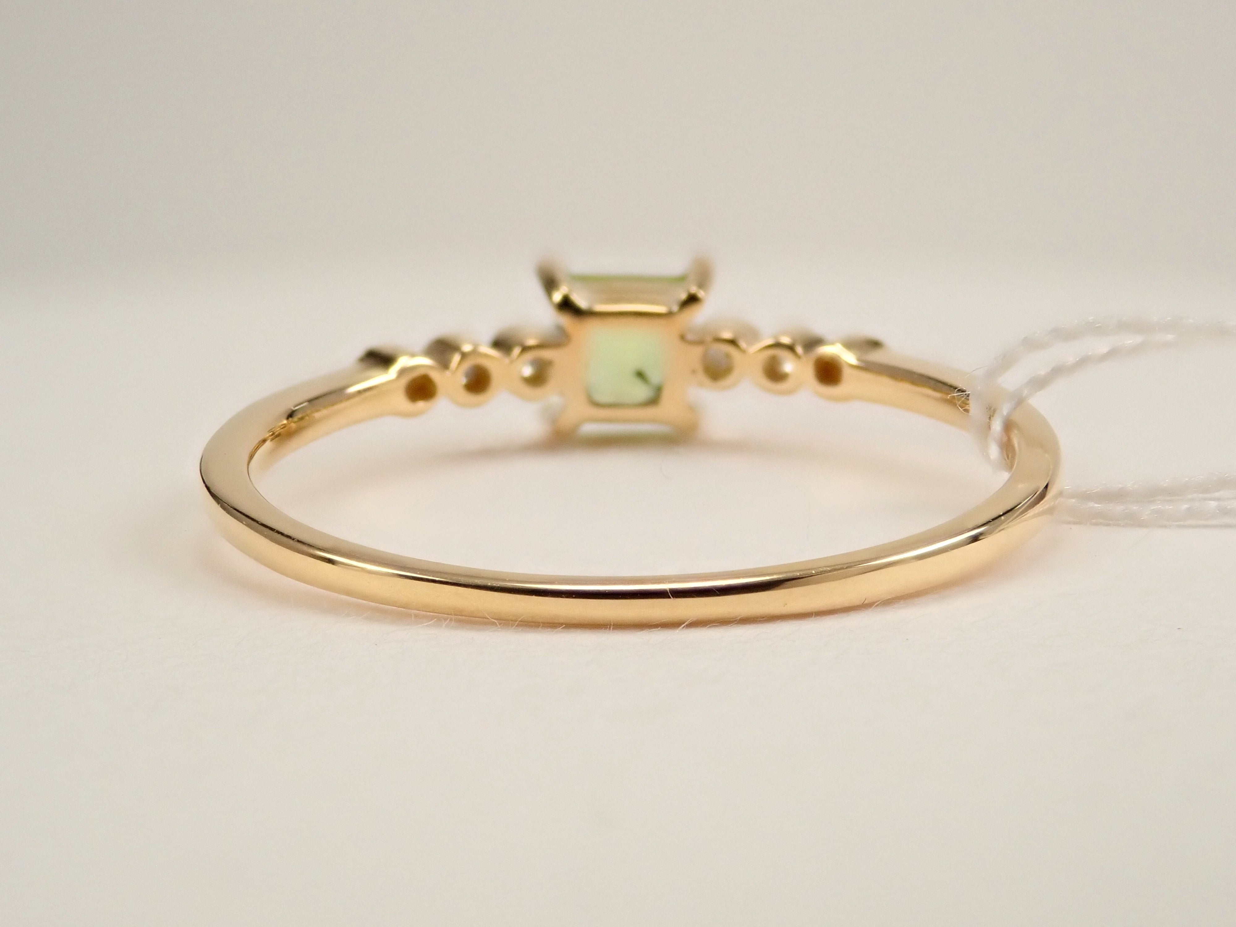 Lottery Sale 4 [For Winners Only] [Published 22602532] 18K Yellow Gold American Peridot 0.339ct Diamond Ring