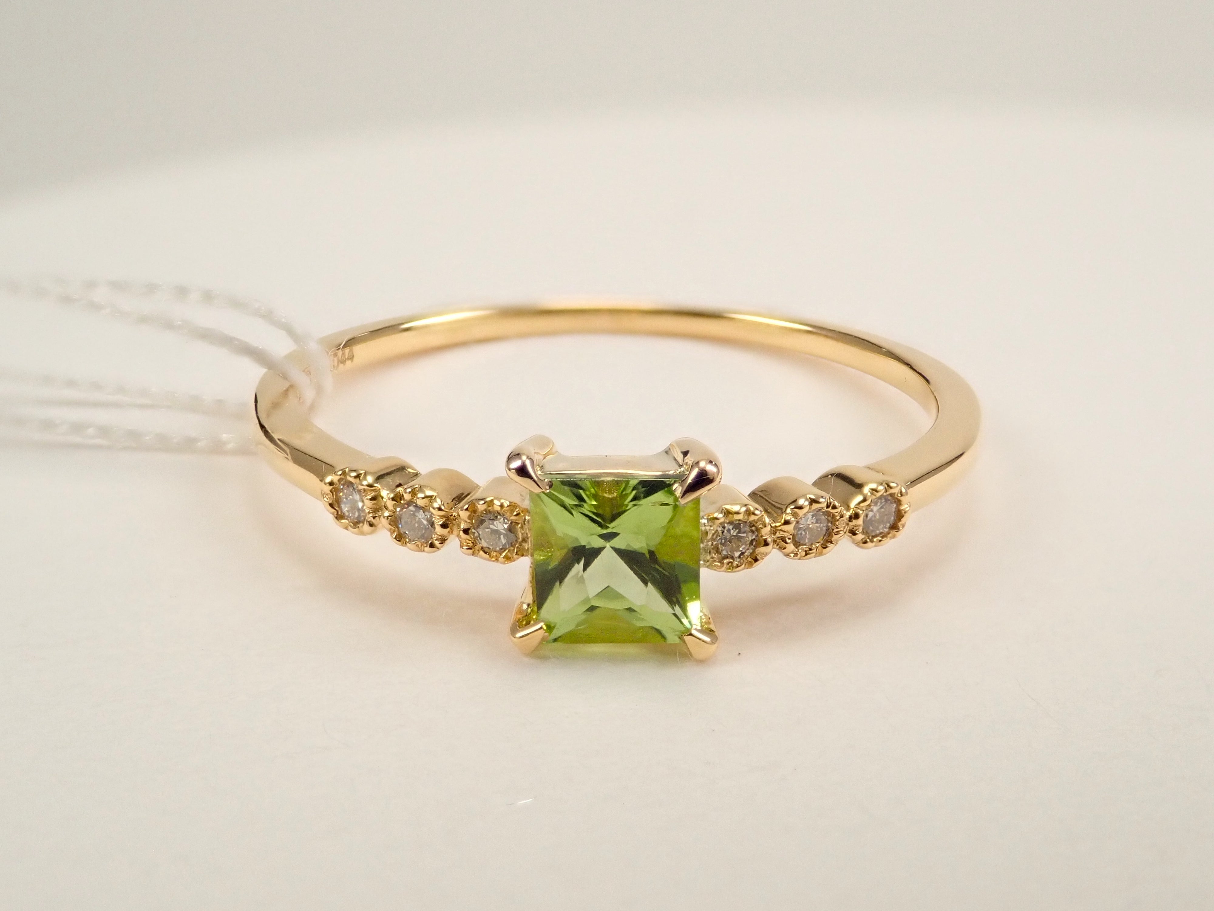 Lottery Sale 4 [For Winners Only] [Published 22602532] 18K Yellow Gold American Peridot 0.339ct Diamond Ring