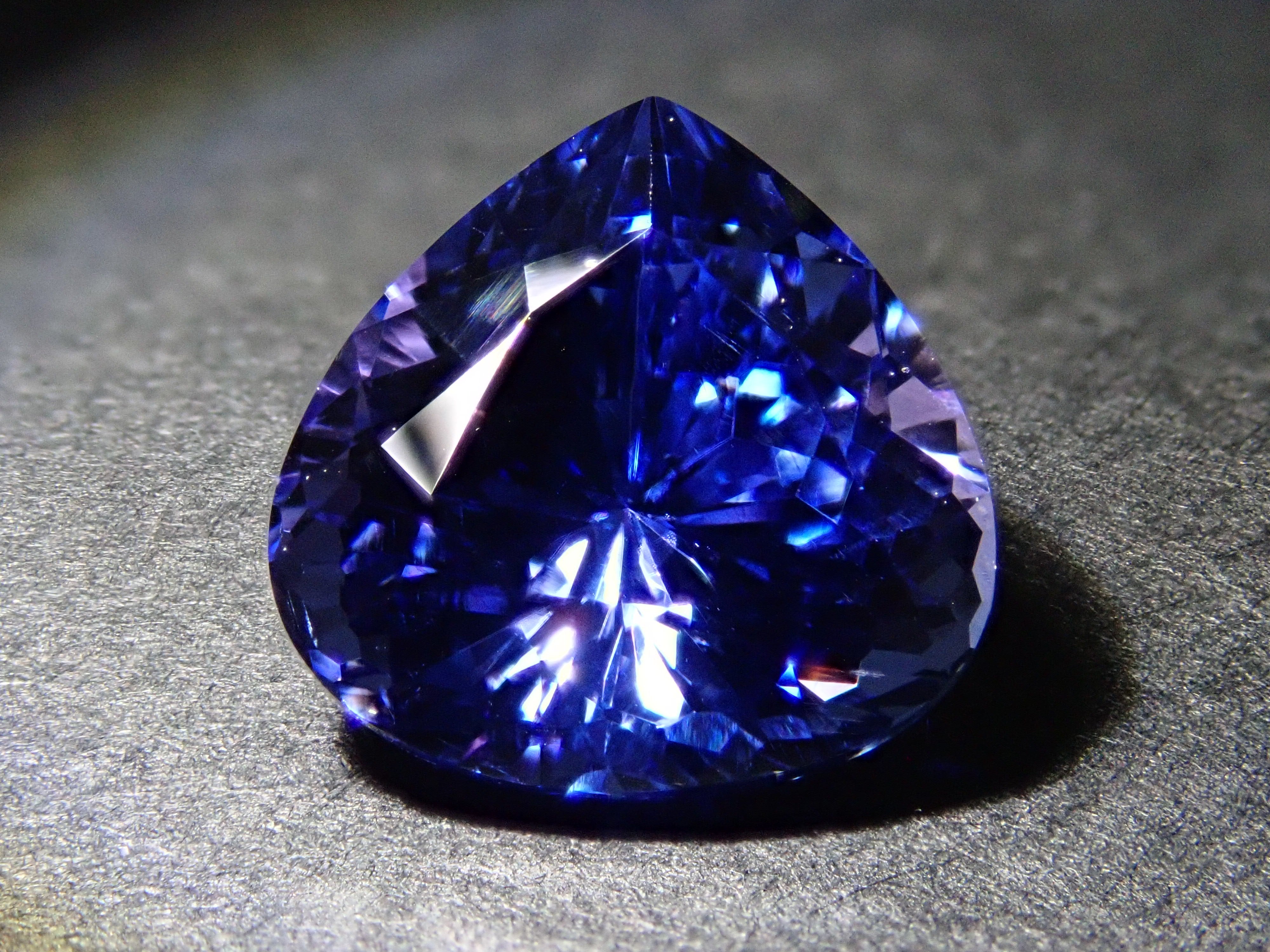 タンザニア産タンザナイト 2.777ctルース