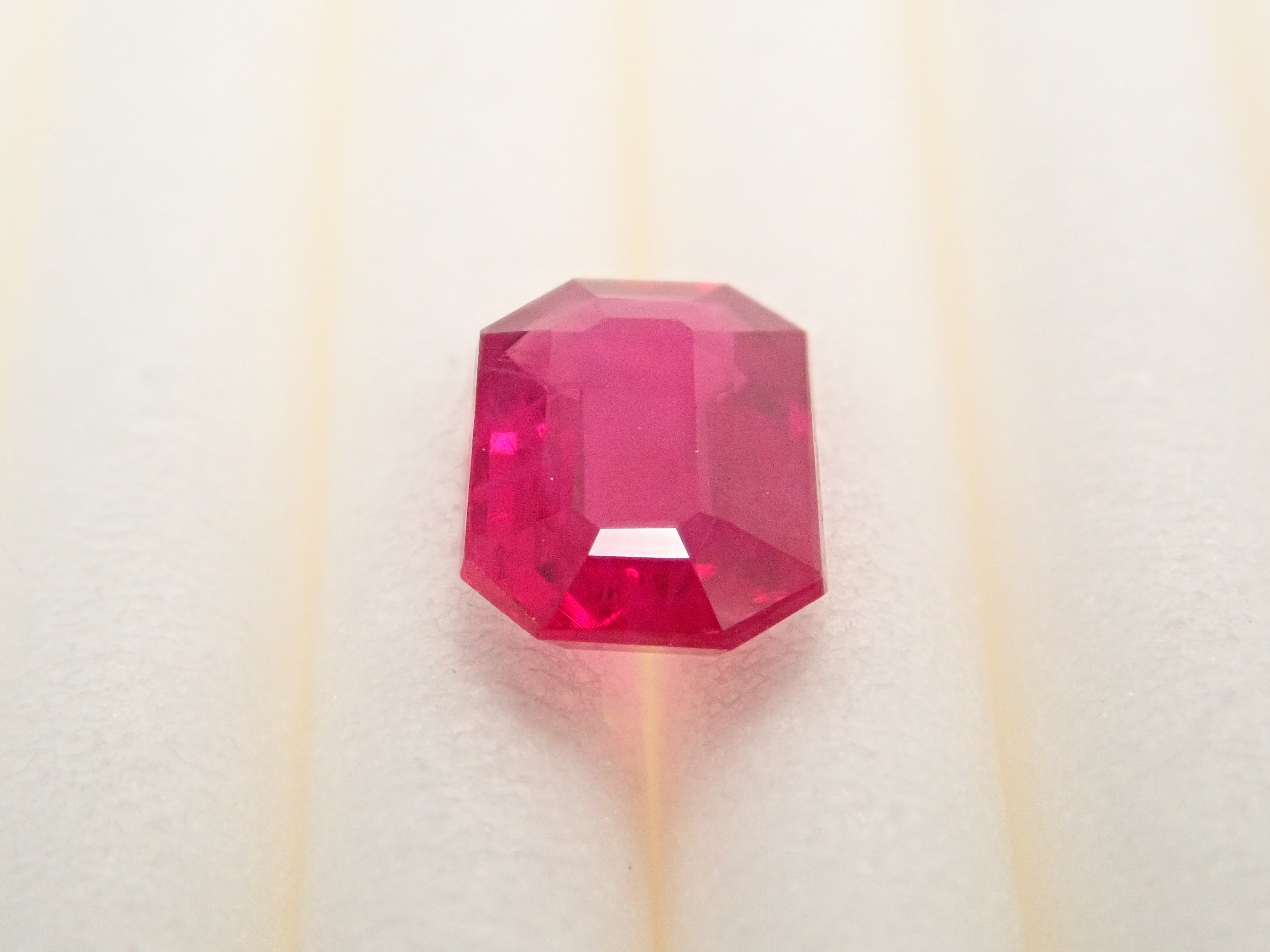 【1/11 22時販売】モザンビーク産ルビー 0.544ctルース 鑑別書