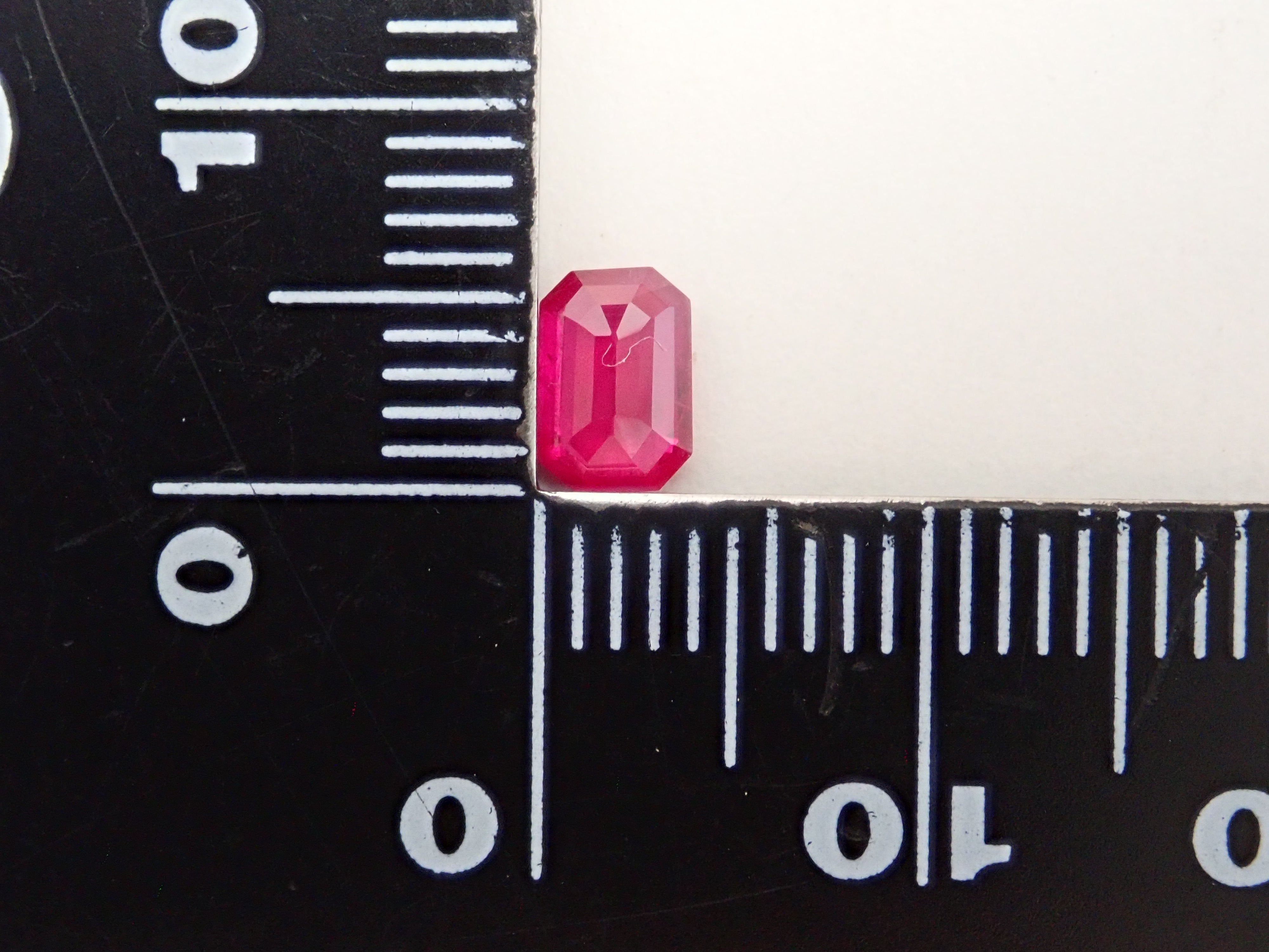 【1/11 22時販売】モザンビーク産ルビー 0.544ctルース 鑑別書